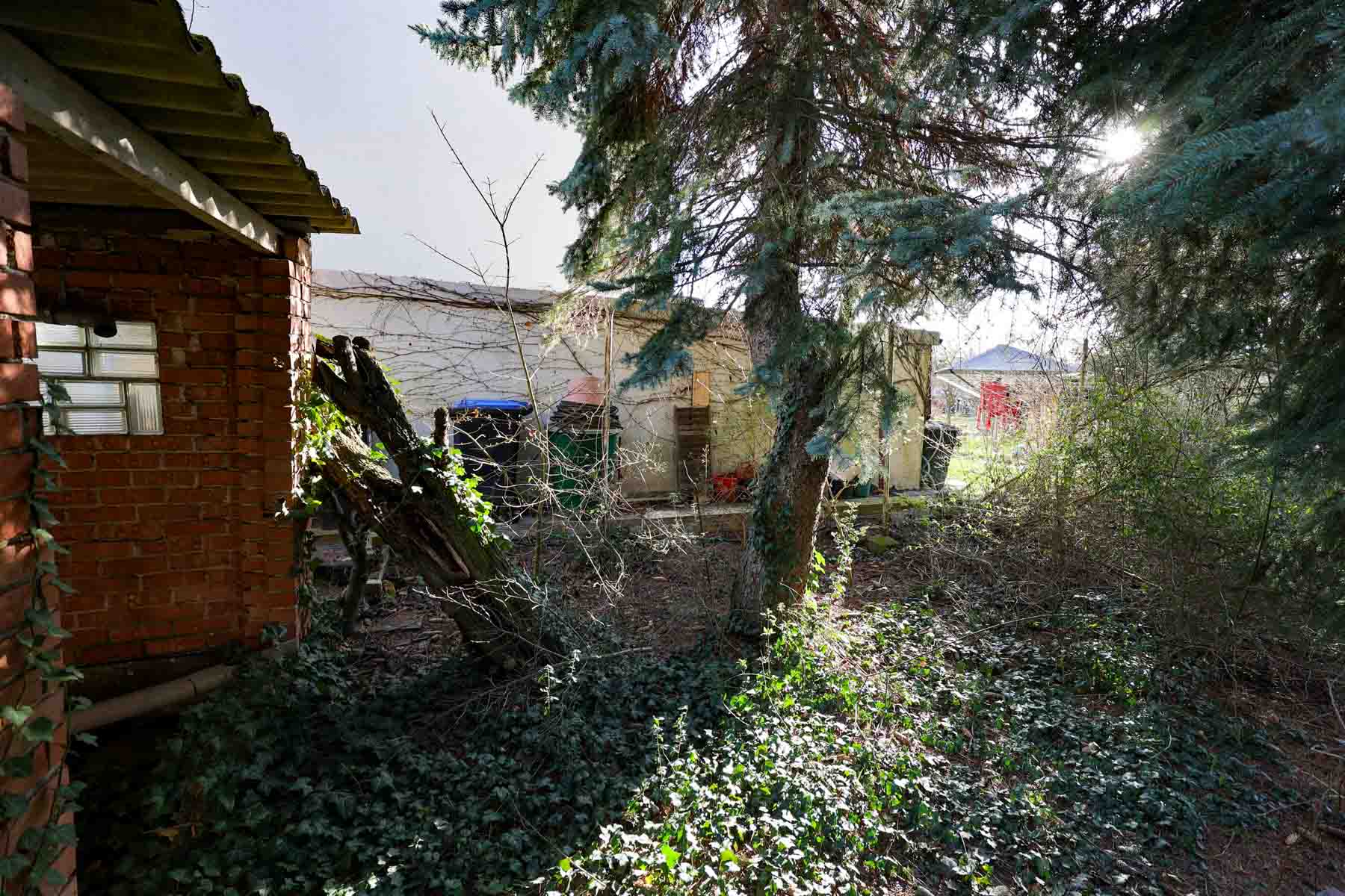 Blickrichtung auf unsere Garage