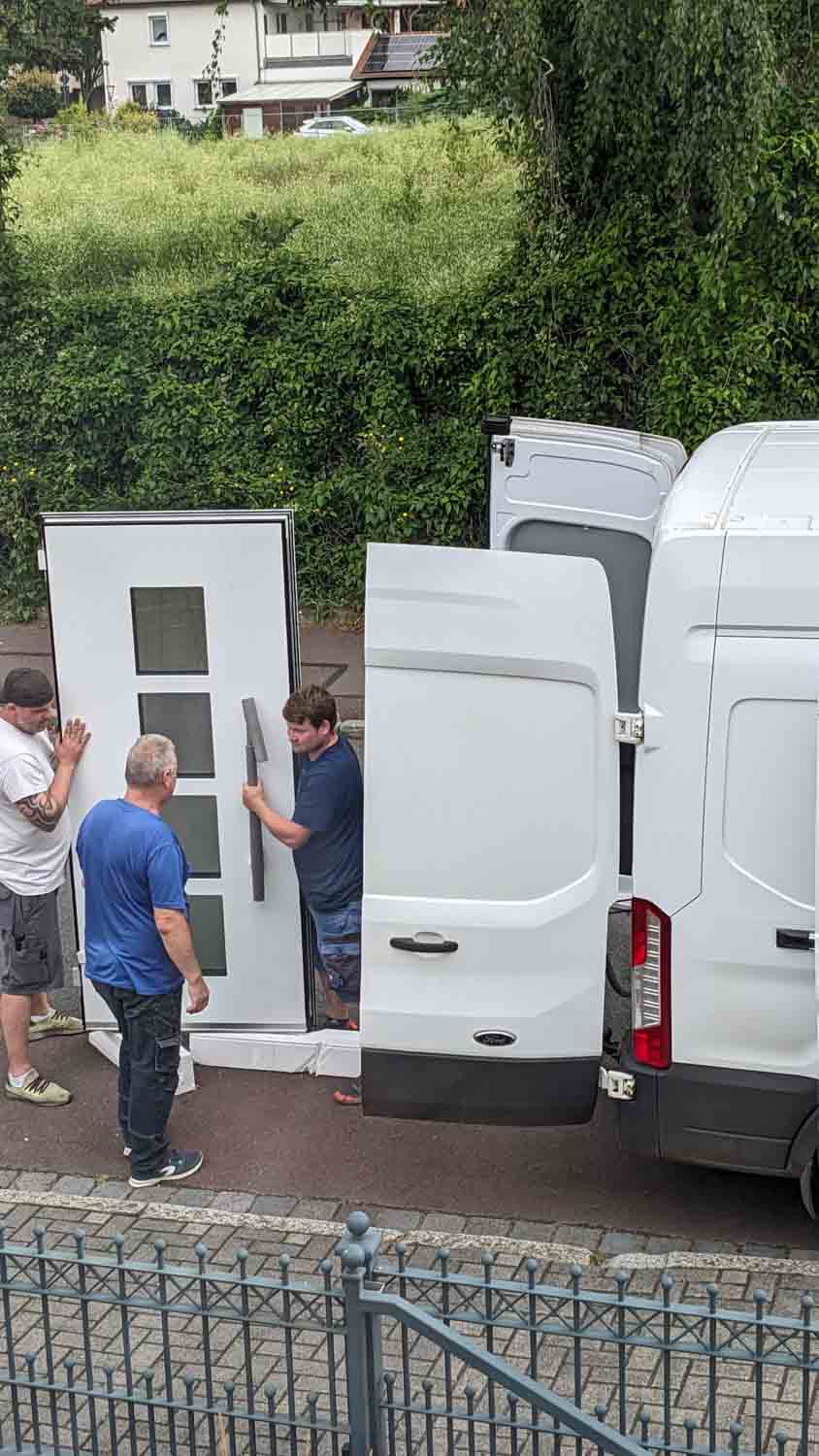 Man hat Probleme, den sog. "Klopper" zu transportieren