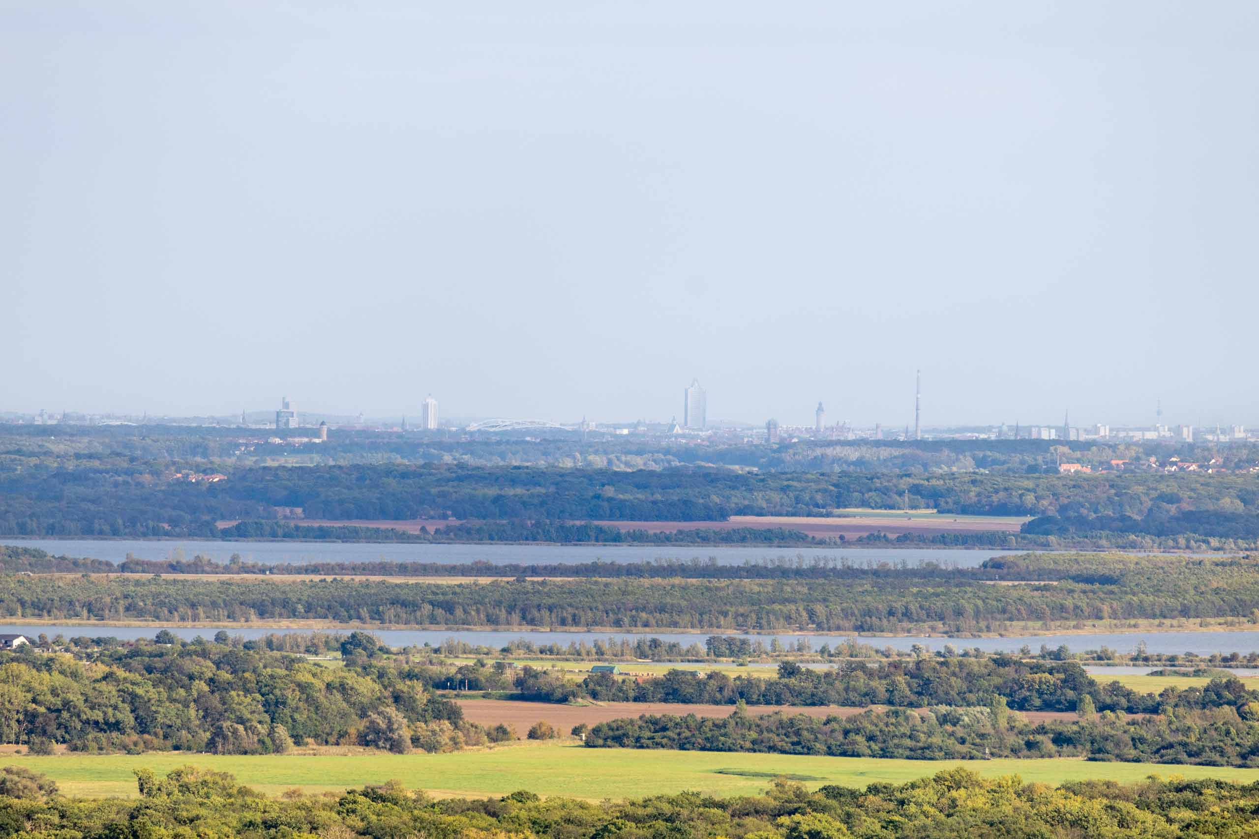 Redbull-Arena und Uni-Hochhaus