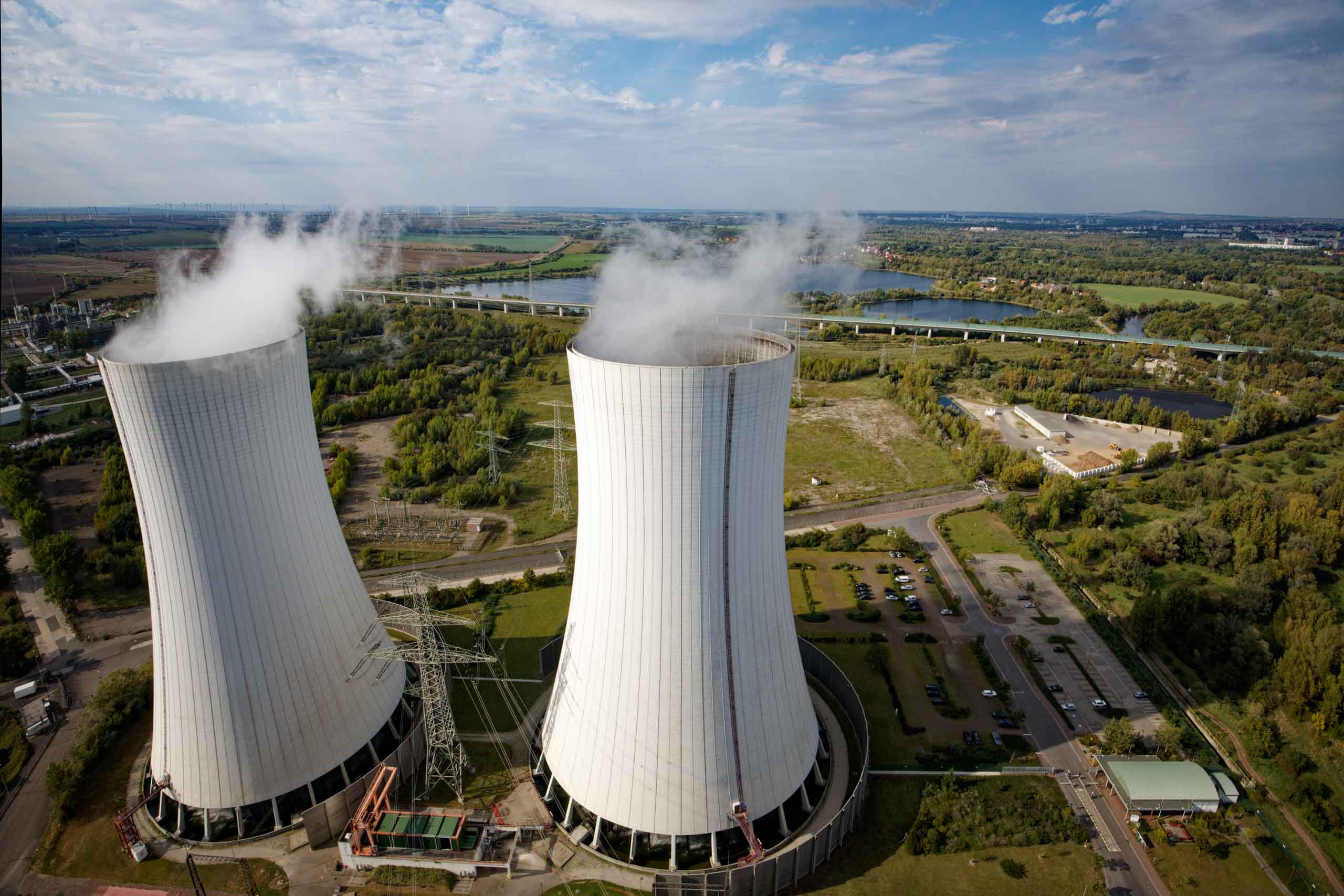 Je 450 MW-Block ein Kühlturm