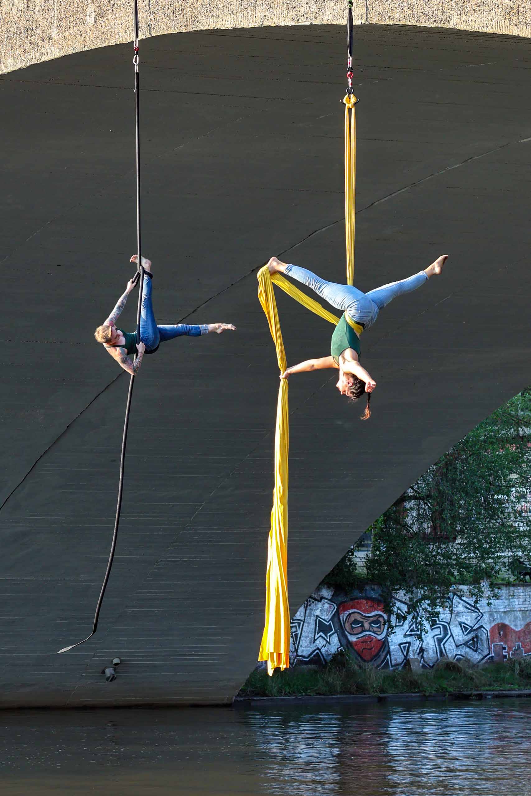 Anne Scholze (Vertikaltuch),  Katarina Bohnet (Vertikalseil)