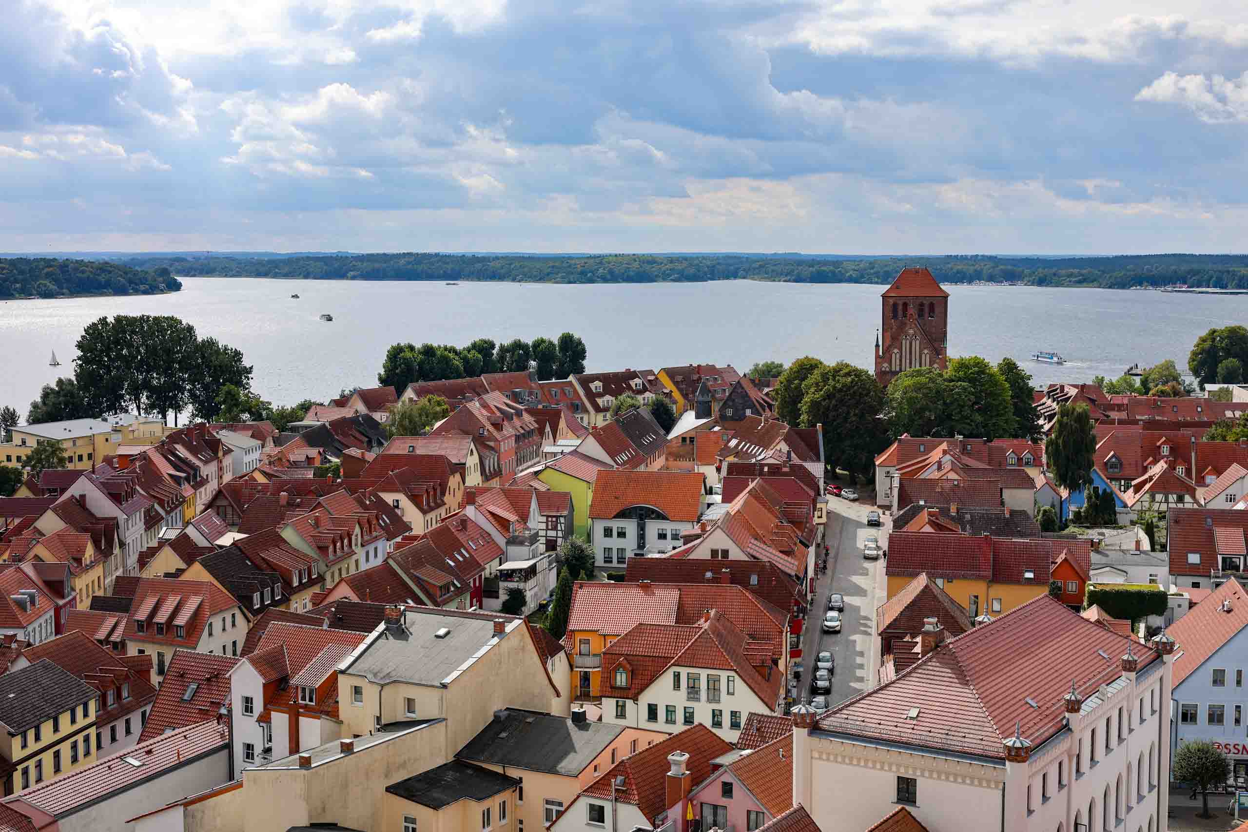 Blick über St. Georgen auf die Müritz