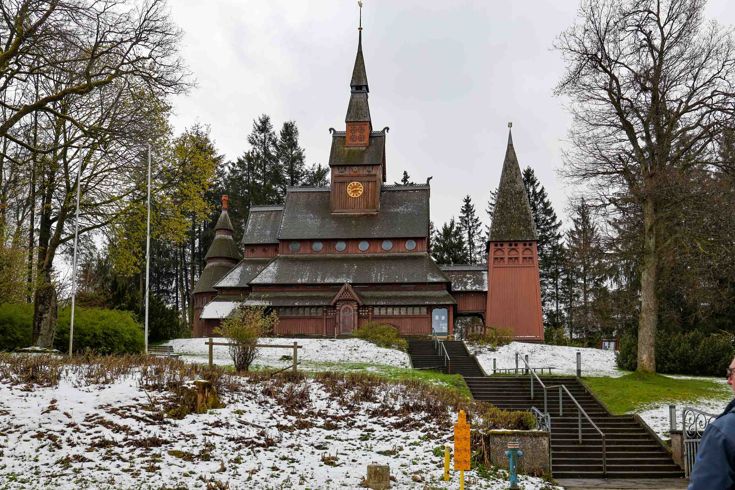 1907/08 als hölzerne Stabkirche nach nordischem Vorbild errichtet.