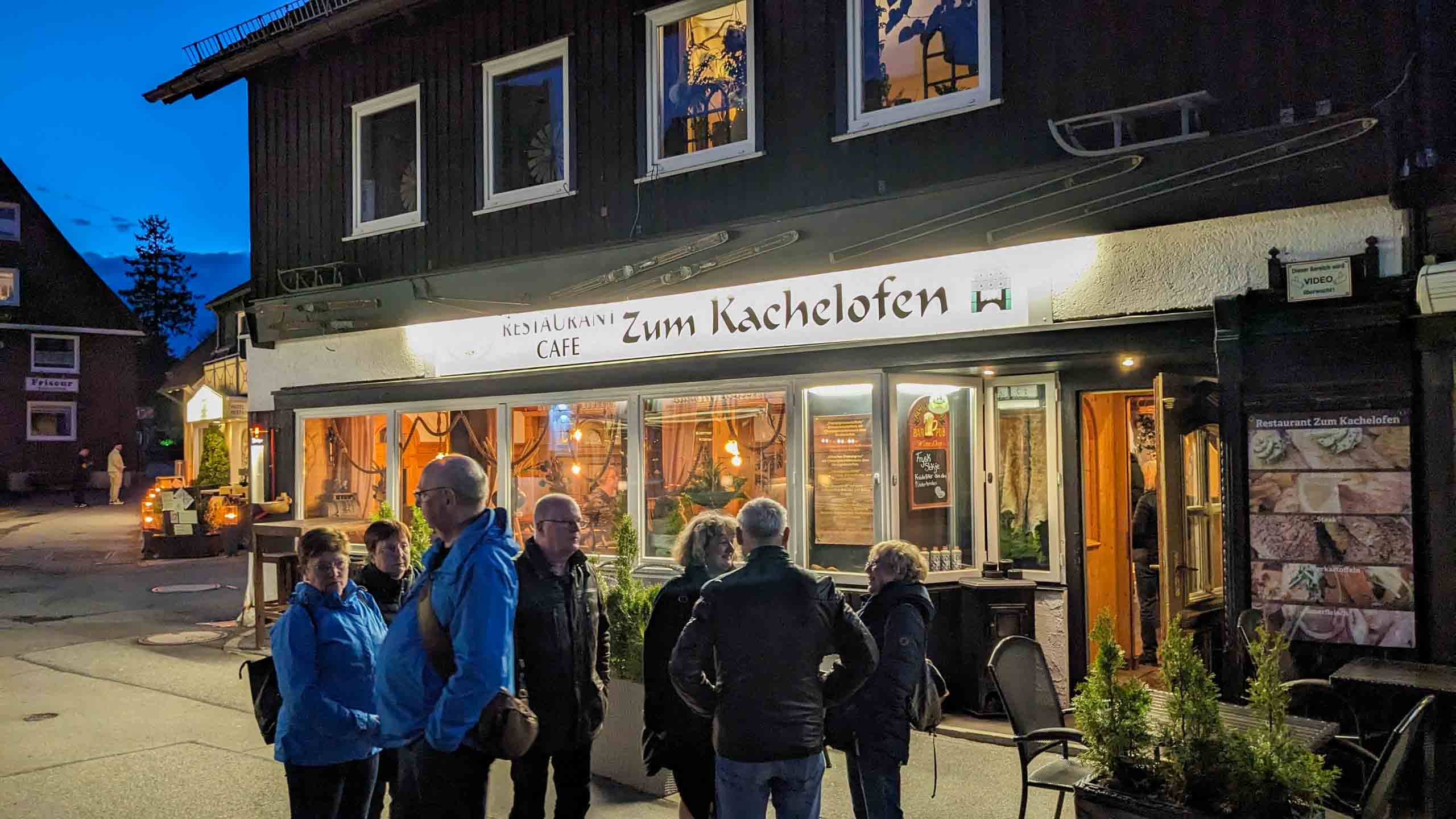 Zum Kachelofen, der mittlerweise vor dem Haus steht