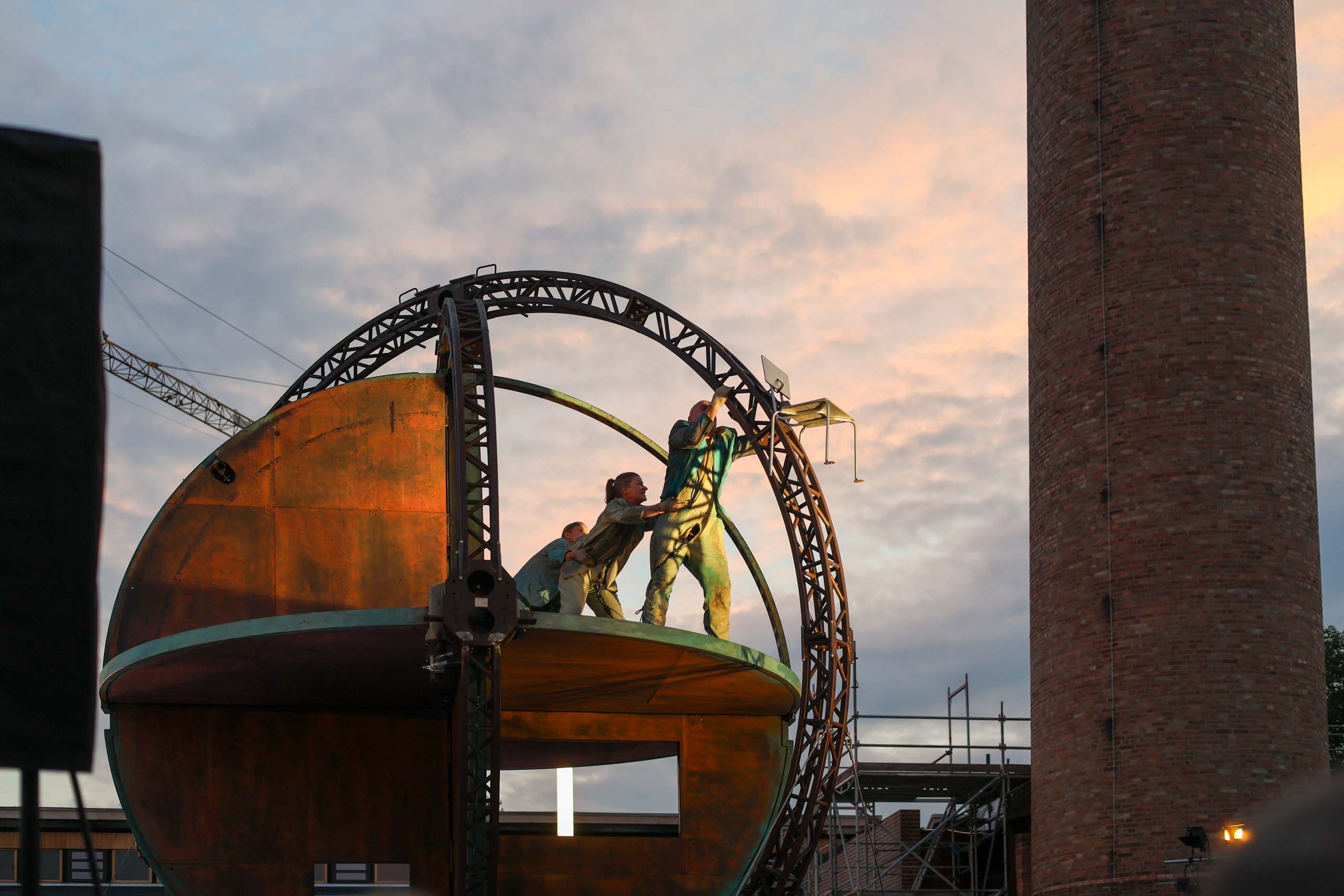 Theater Titanick Upside Down