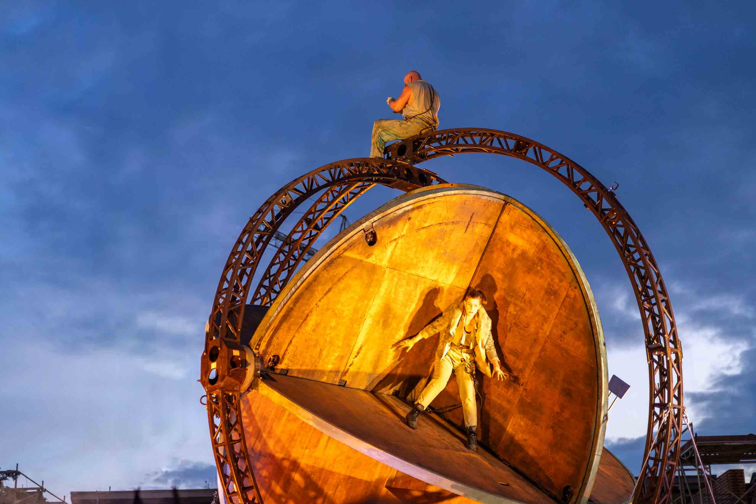 Theater Titanick Upside Down