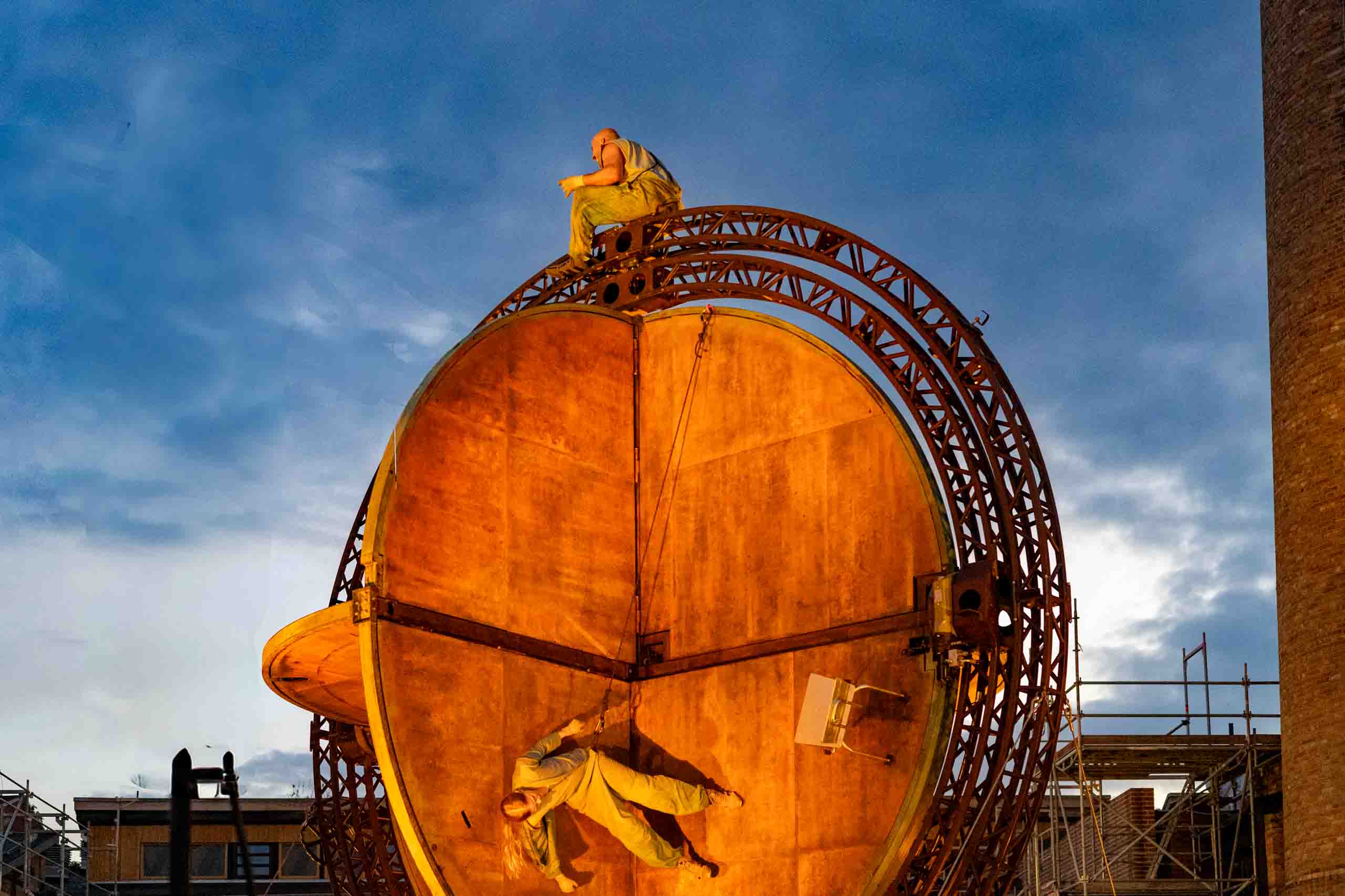 Theater Titanick Upside Down