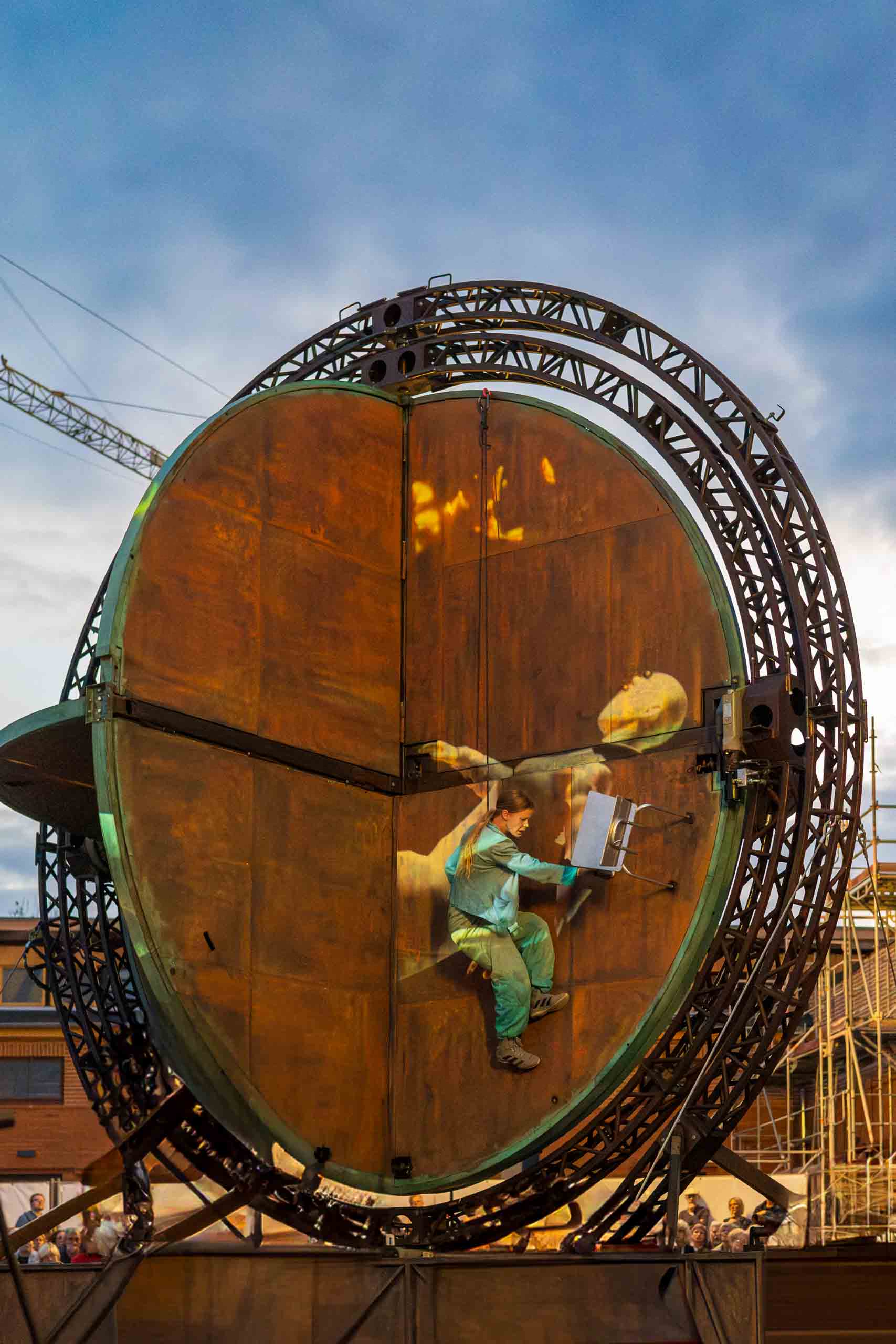 Theater Titanick Upside Down