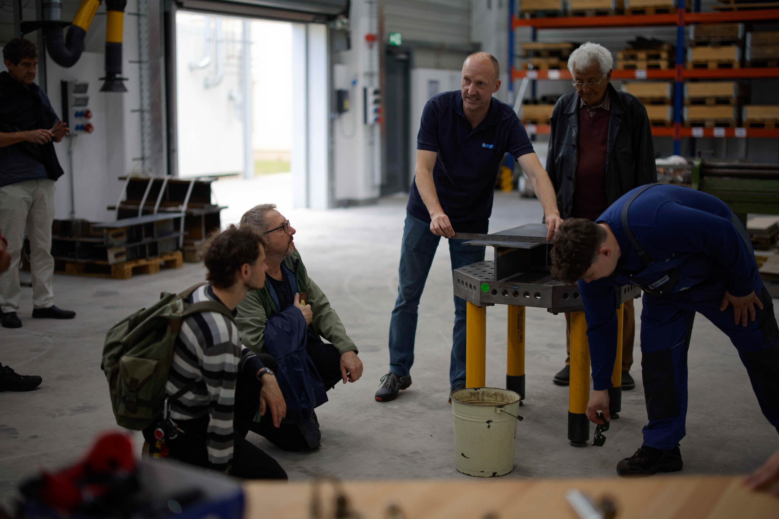 Ein verzogener Träger soll gerichtet werden