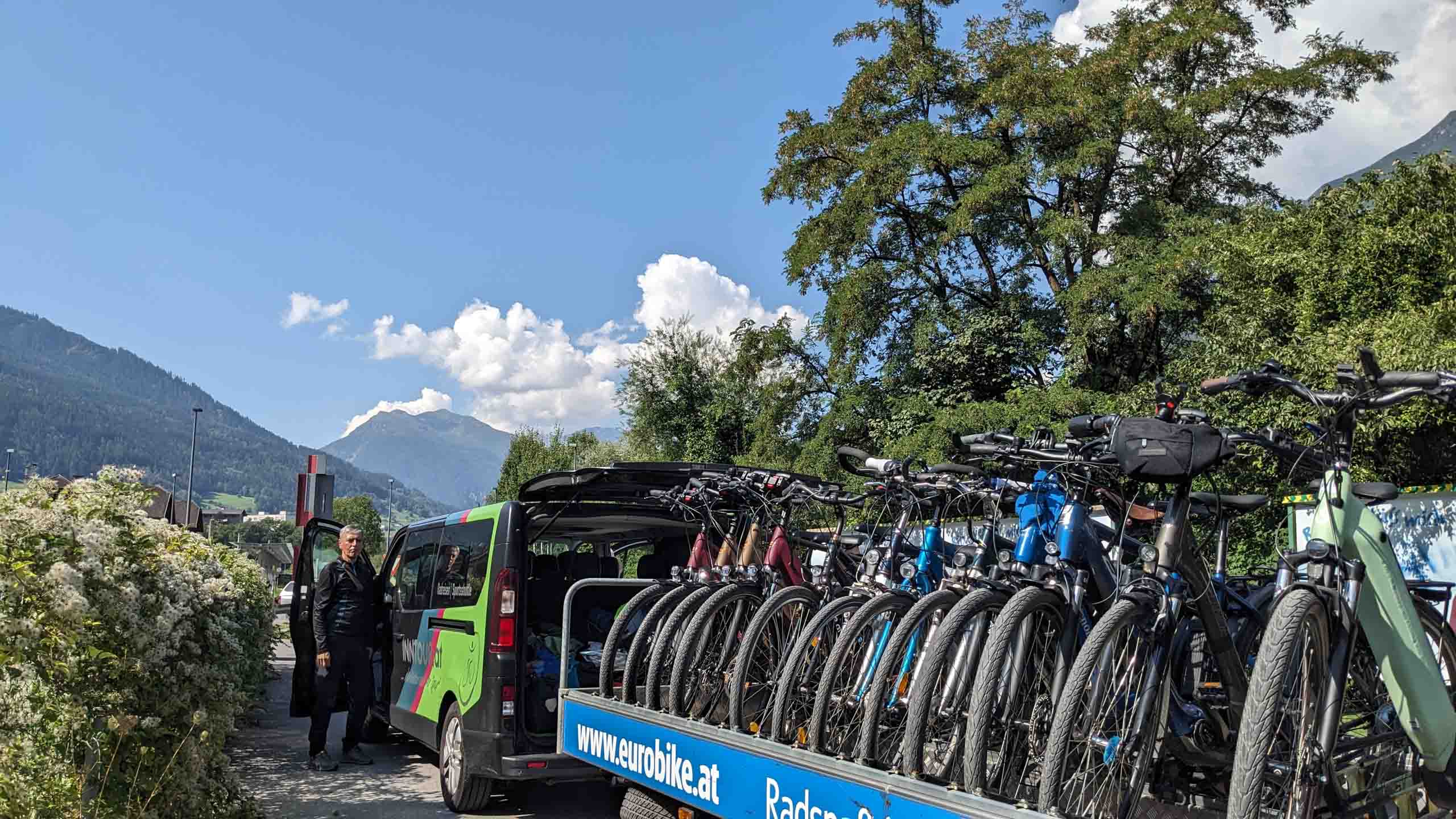 Rad für Rad wird aufgeladen und gesichert