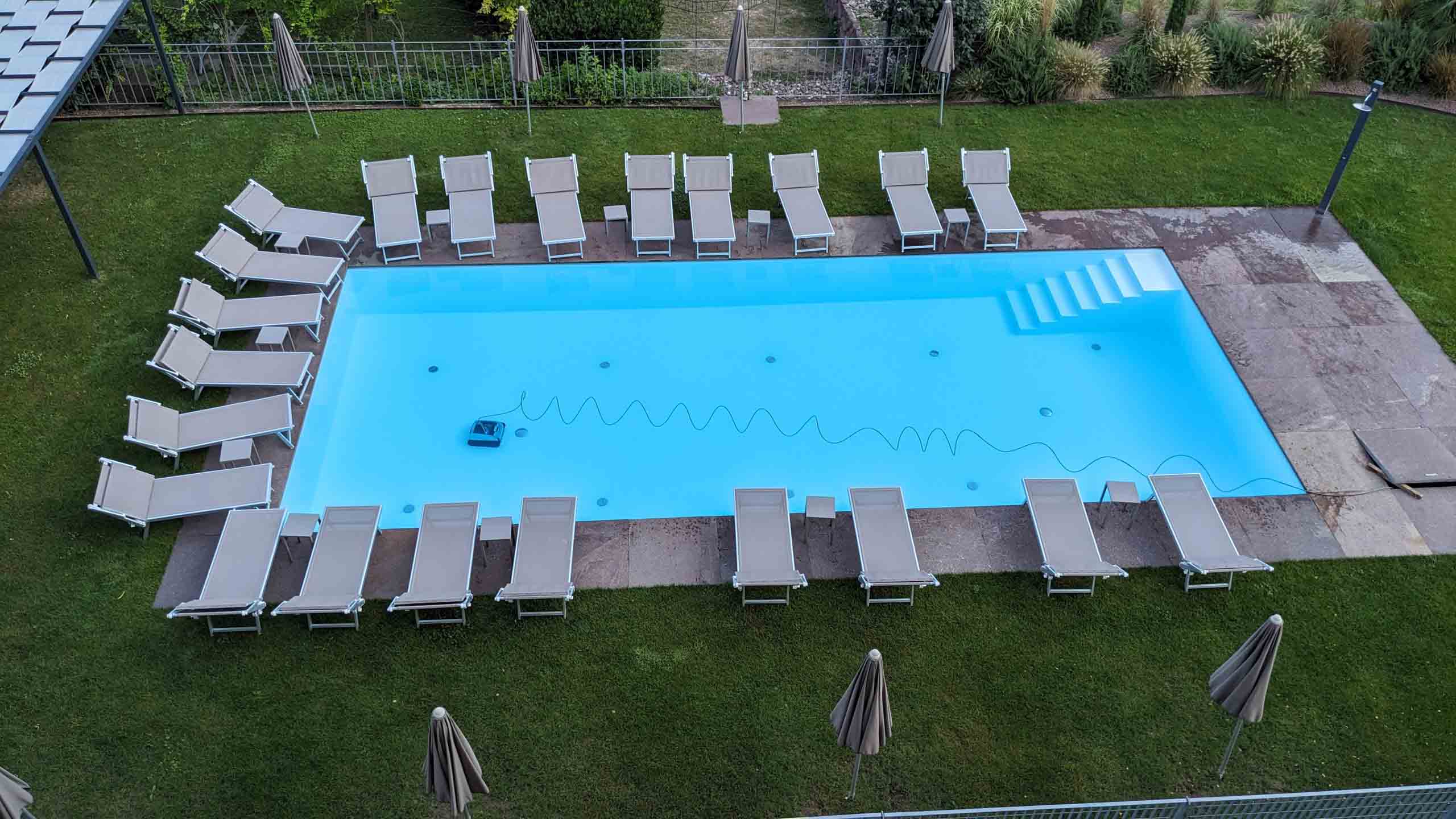 Er macht inzwischen den Pool sauber