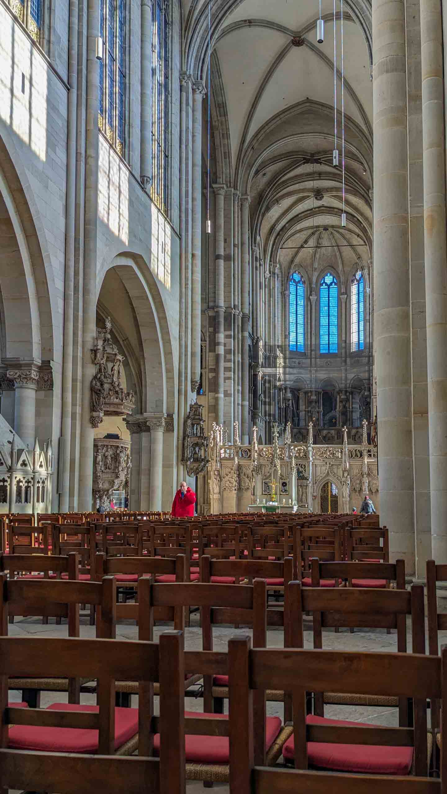 Das Langhaus nach Osten
