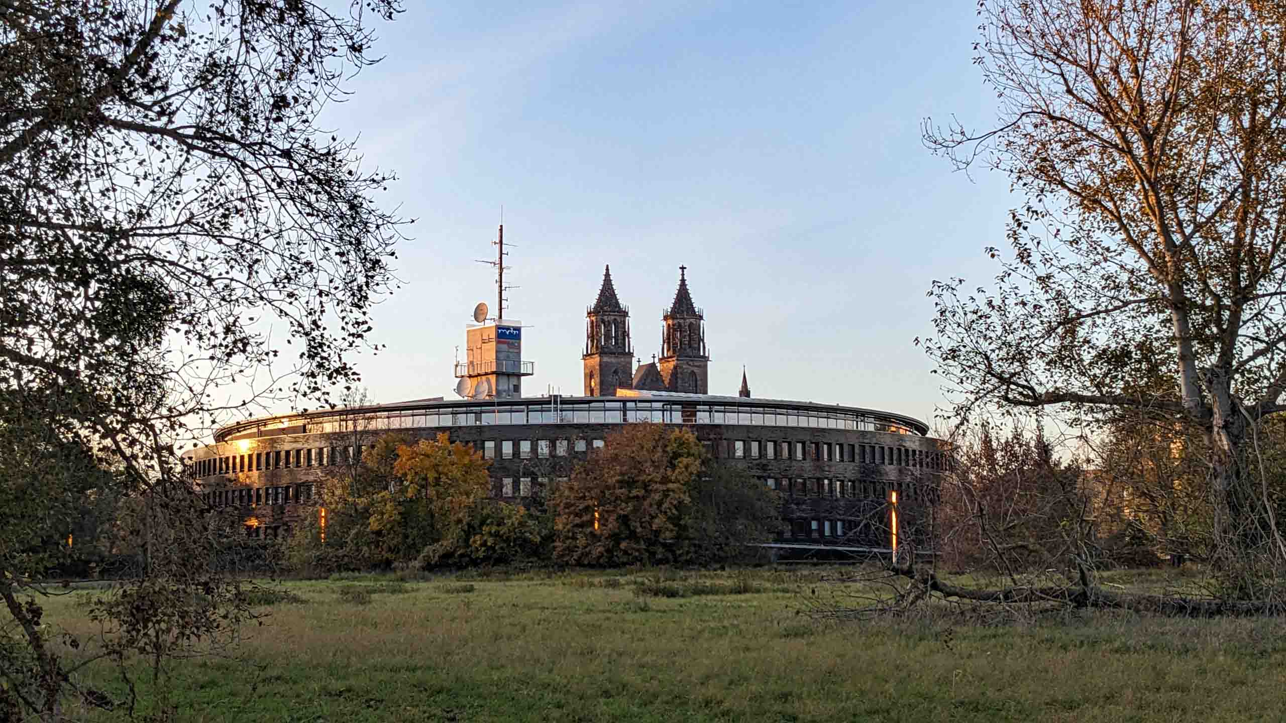 Das riesige MDR-Funkhaus in Magdeburg