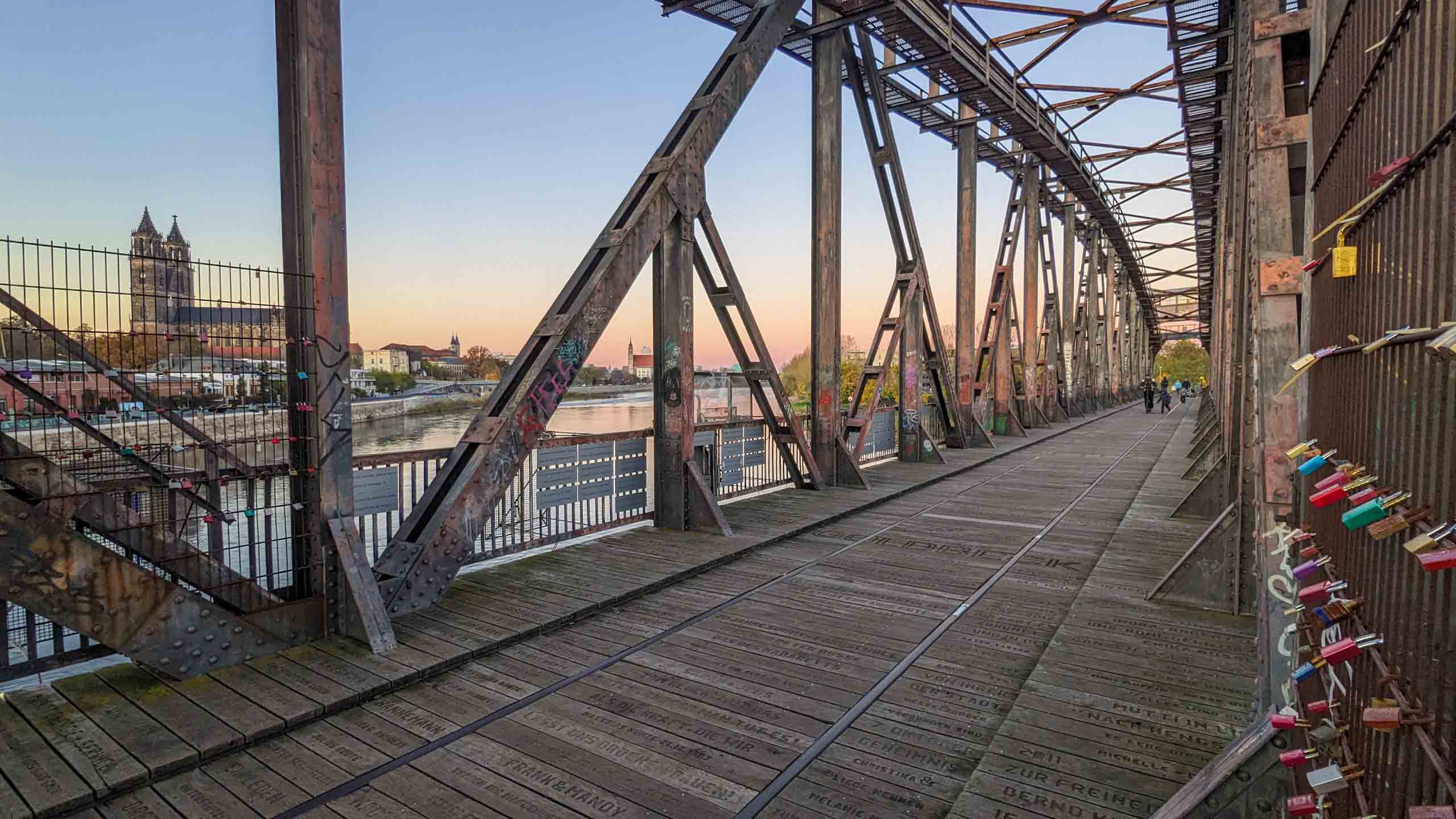 Die Instandsetzung wurde u.a. mit Holzbohlen mit Spendergravuren finanziert