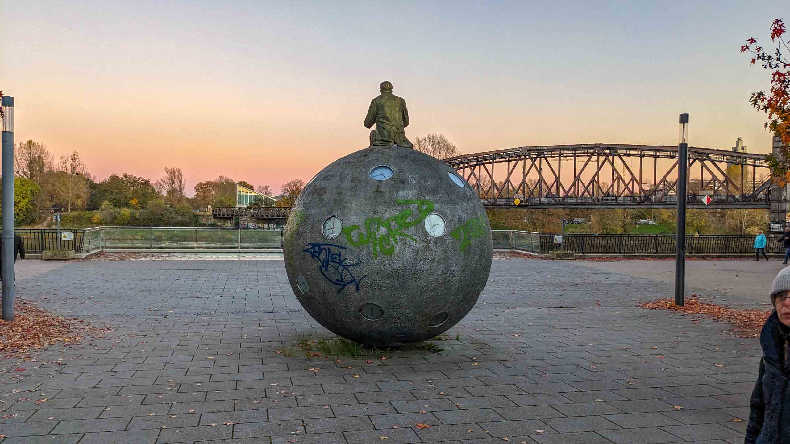 Bei der großen Elbeflut reichte der Pegel bis knapp an die Kugel