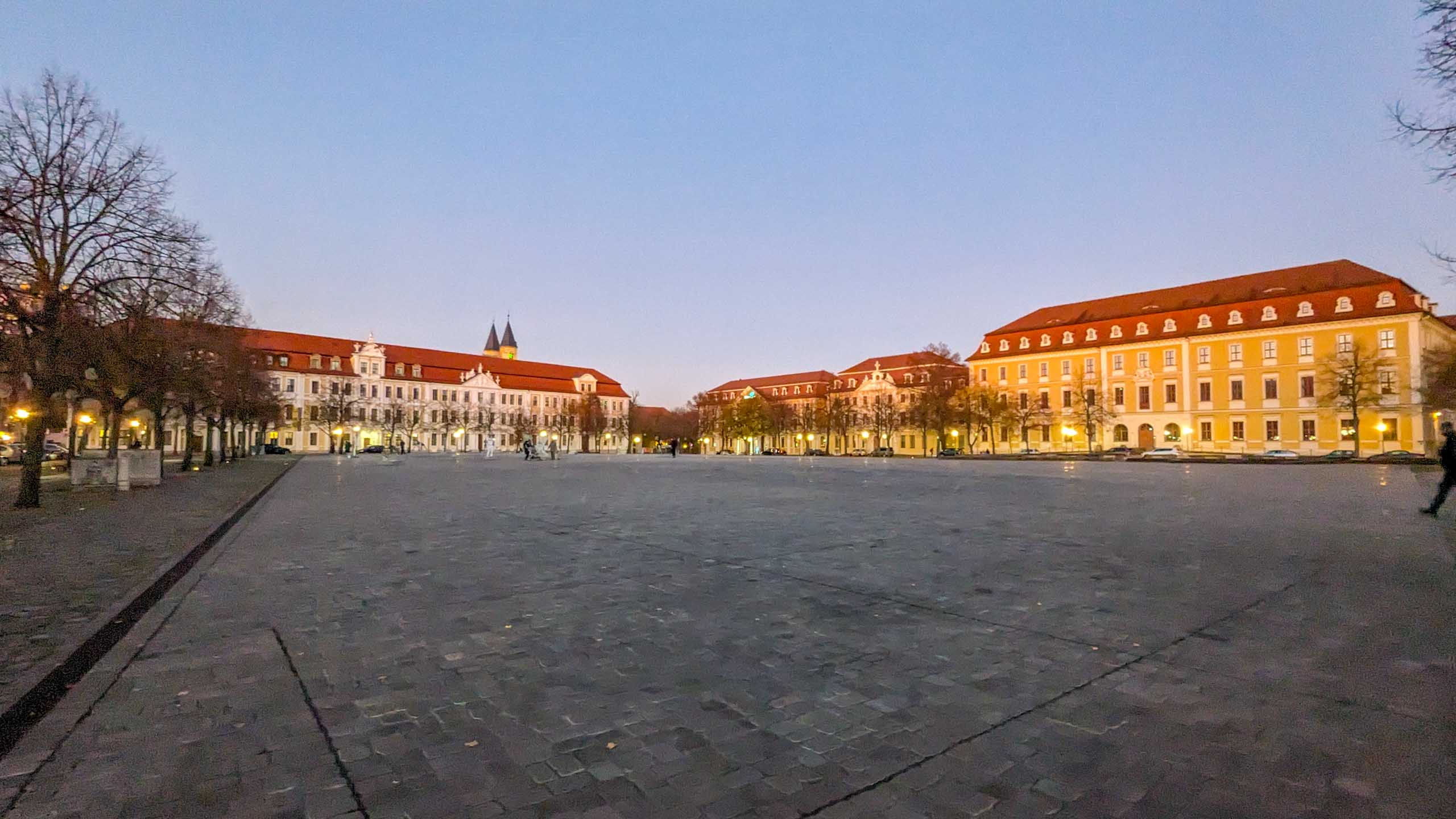 Vorplatz Landtag Sachsen-Anhalt