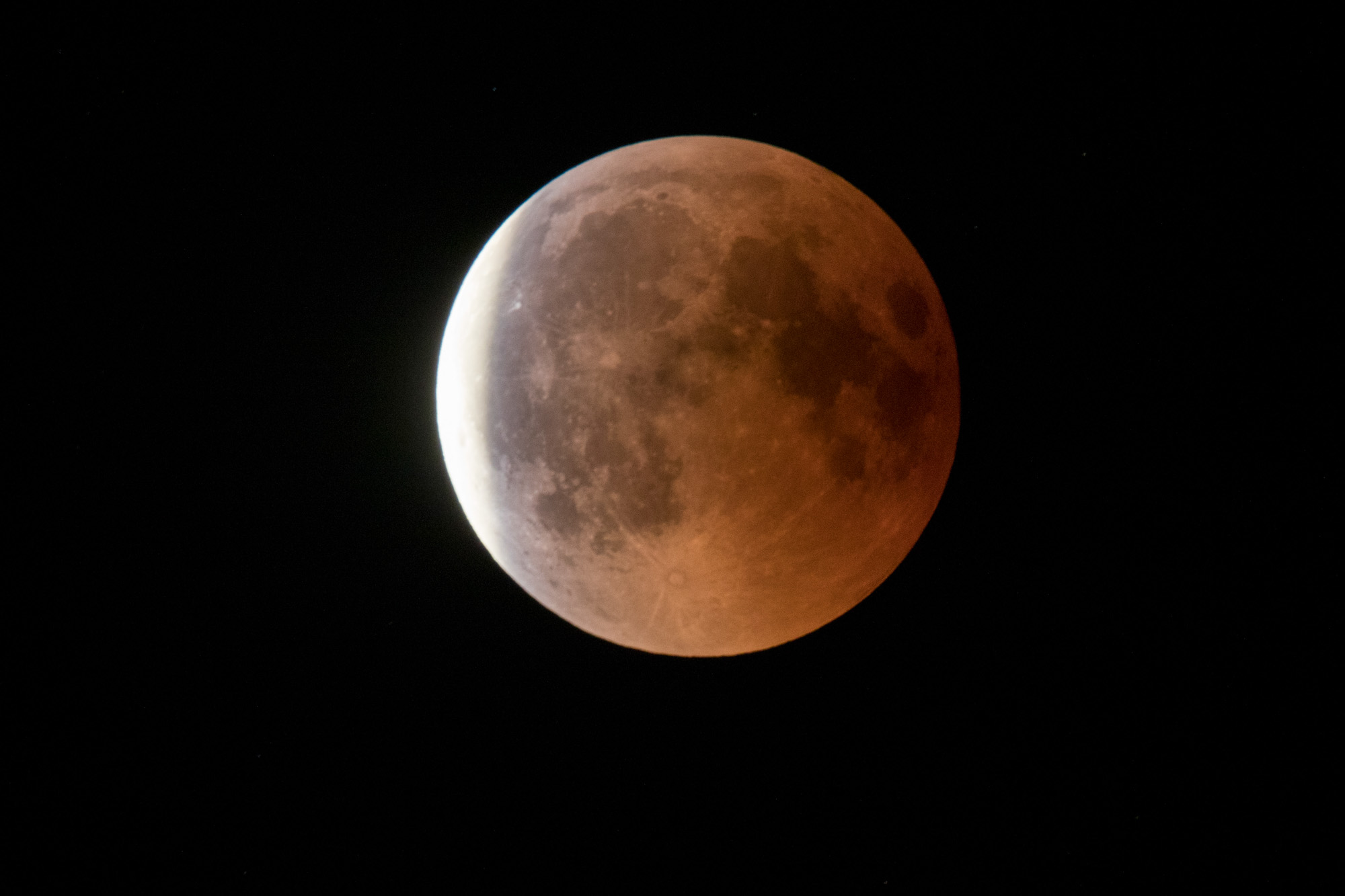 Der Mond im Kernschatten der Erde © ud