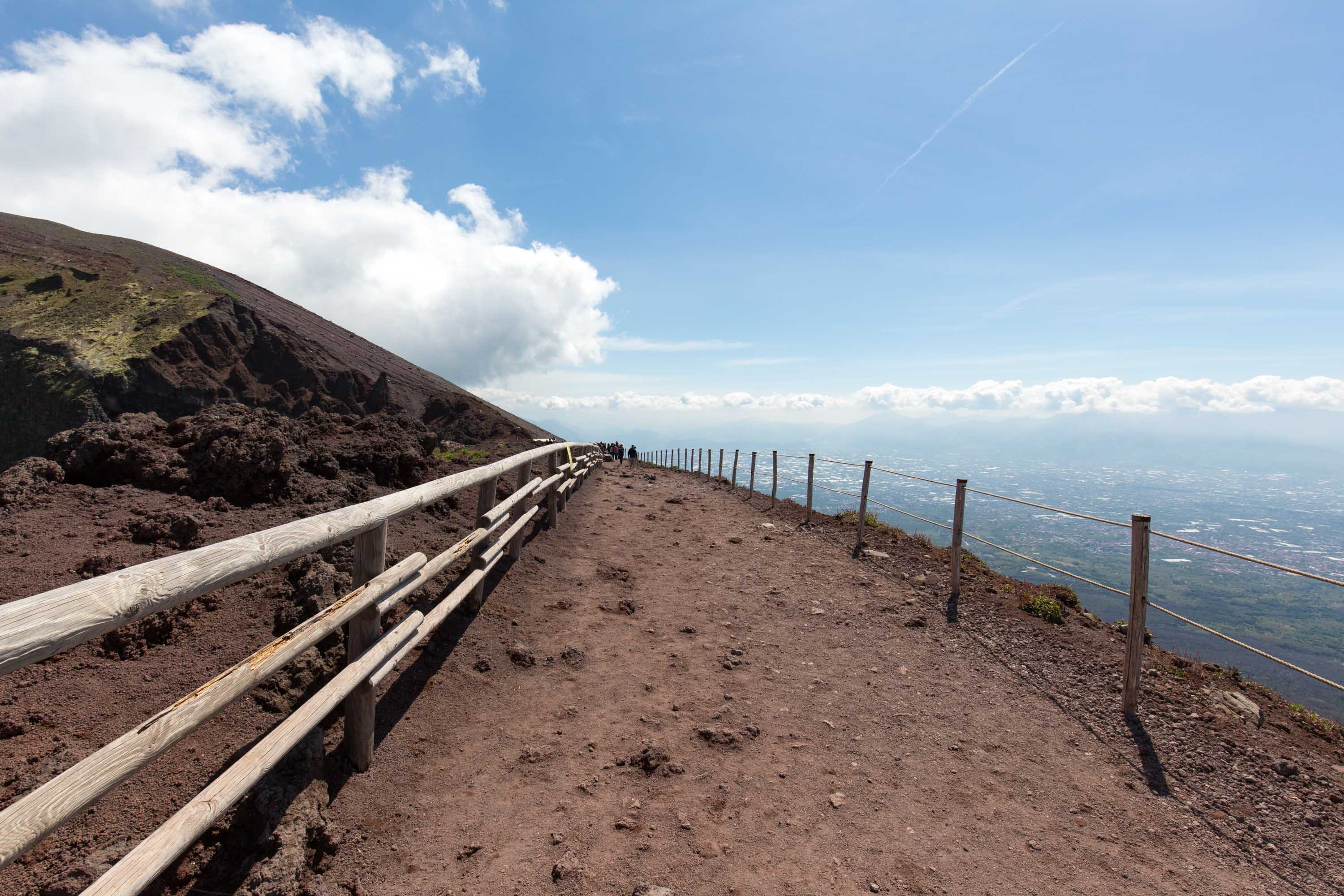 Spazierweg am Krater