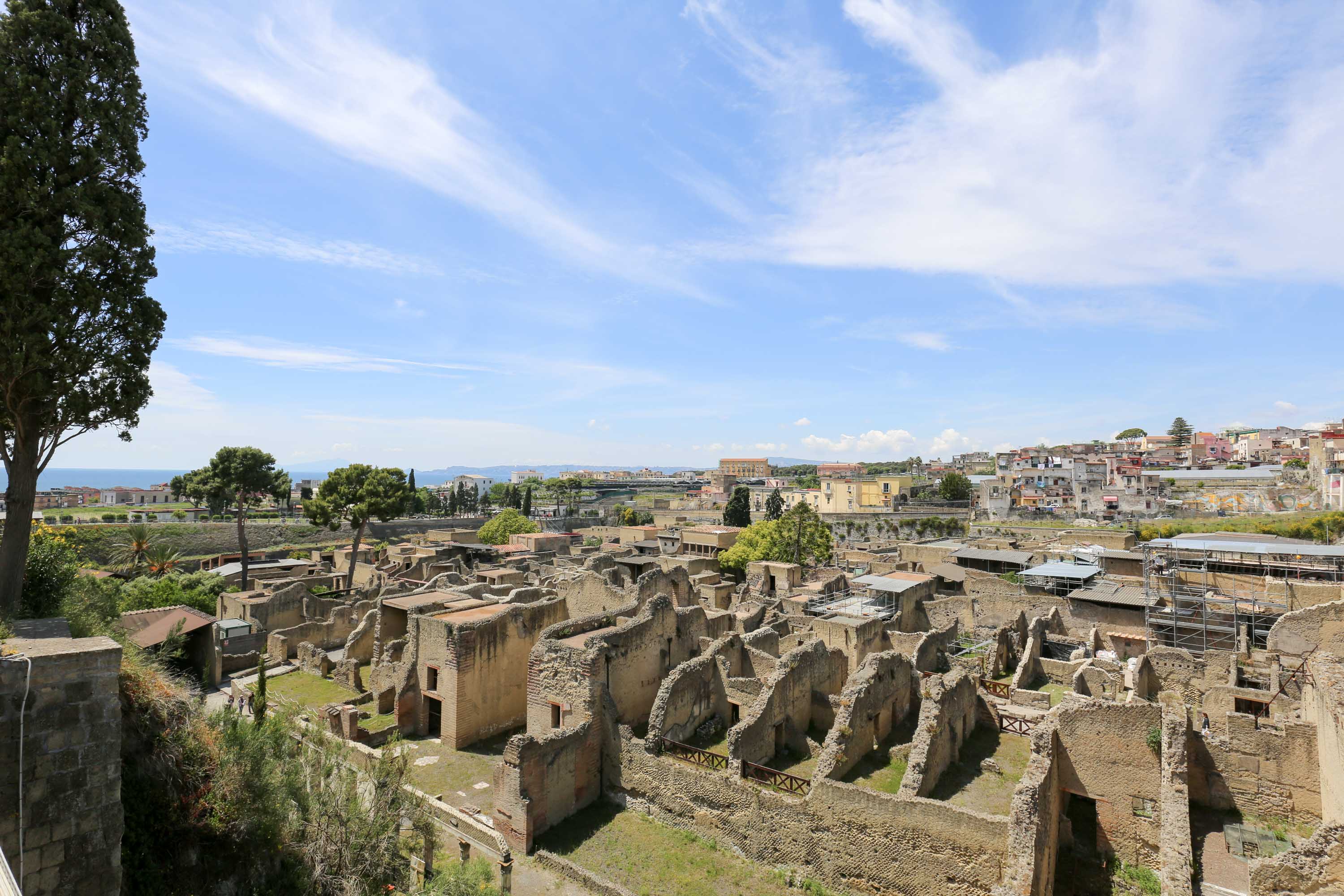 Herculaneum ist wie Pompeji beim Ausbruch des Vesuvs in der zweiten Hälfte des Jahres 79 untergegangen.