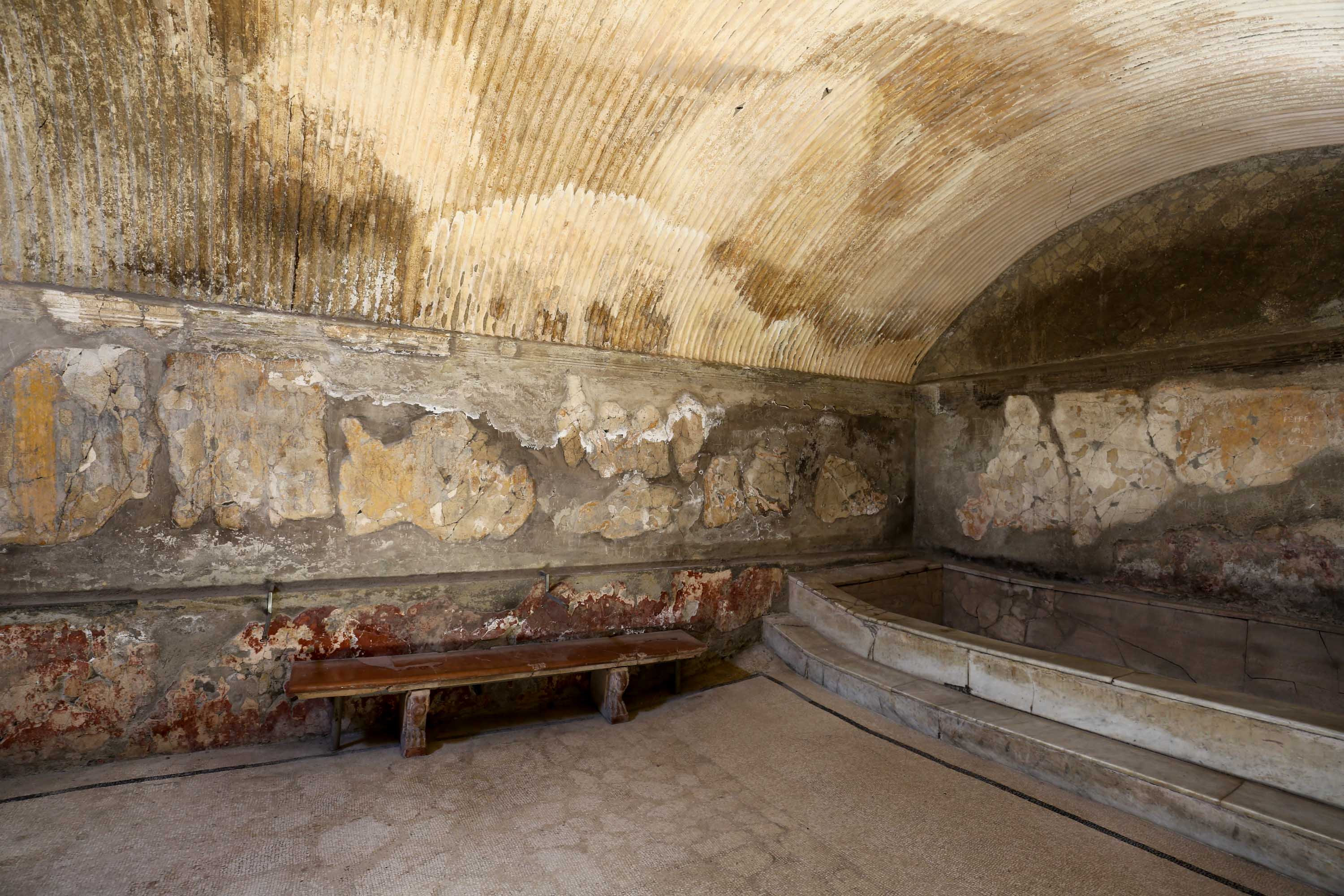 Öffentliches Bad (mit umlaufendem Tropfenfang)