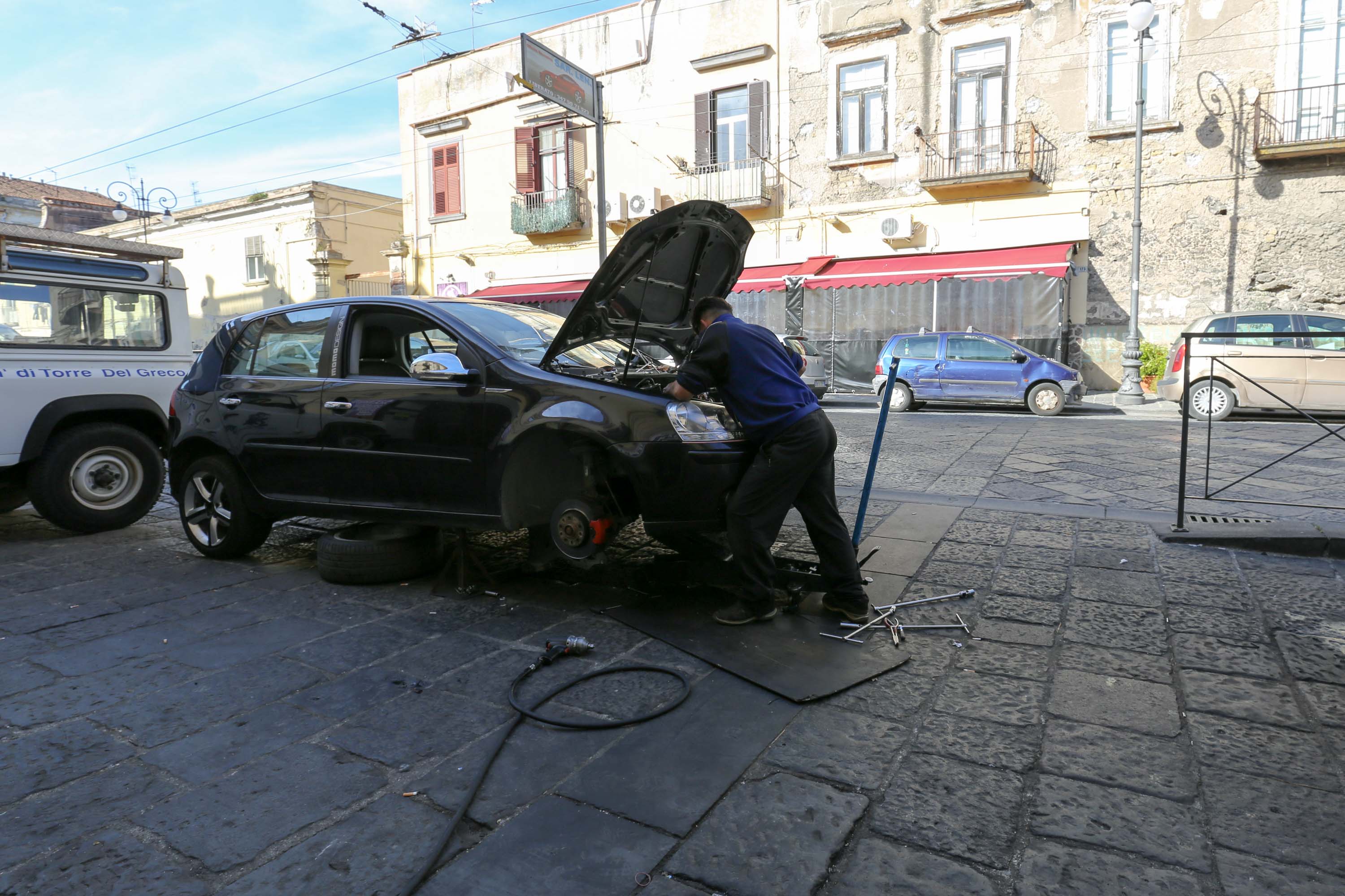 Eine Autowerkstatt in Ercola