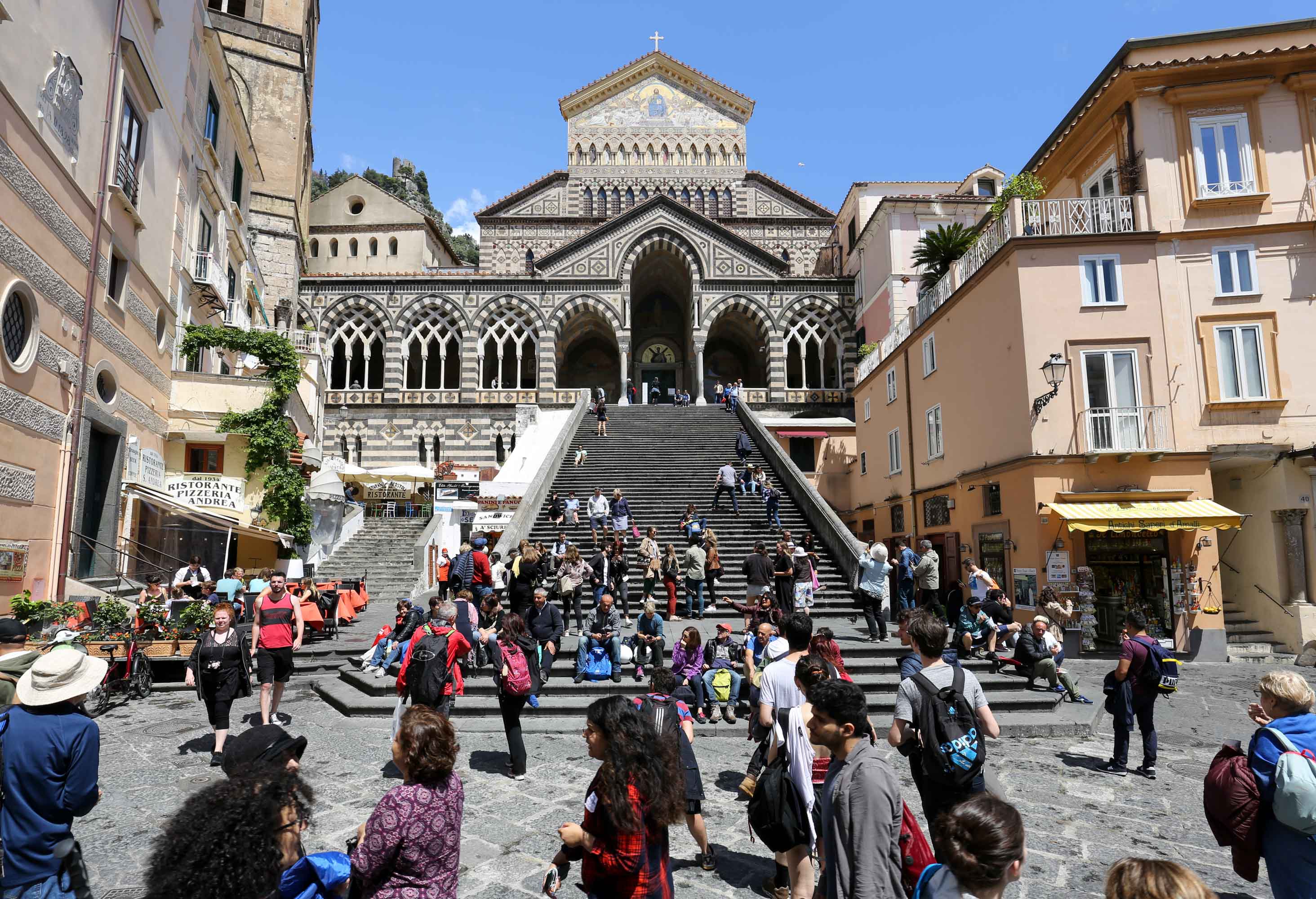 Die berühmte Treppe zum Dom von Amalfi