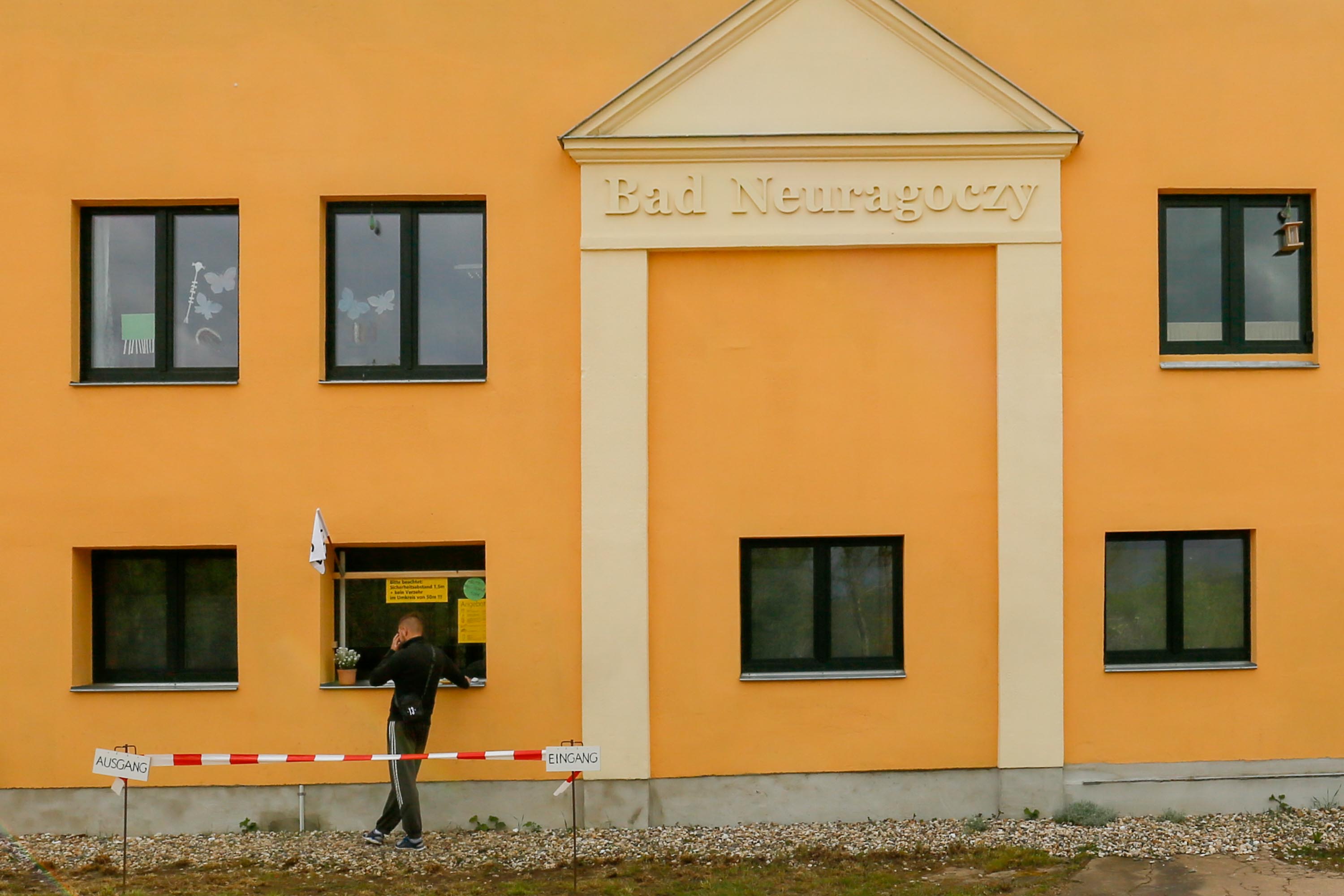 Frisch saniert und mit Fensterladen