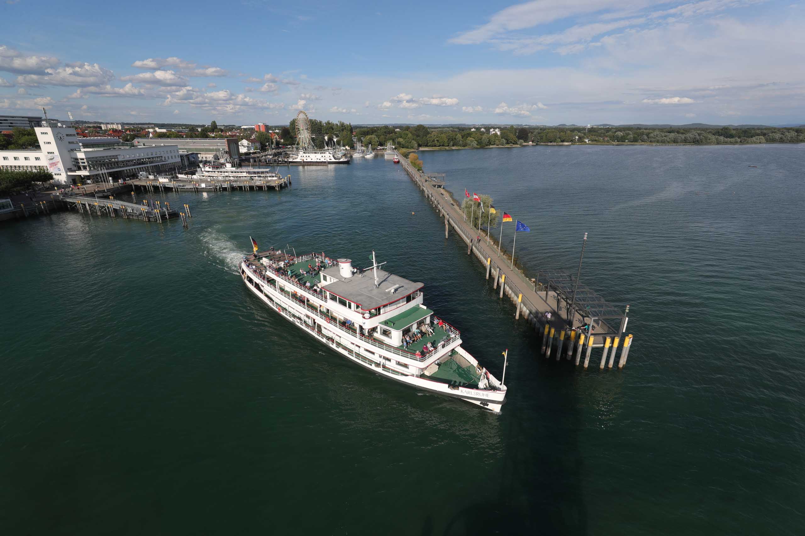 Blick vom Moleturm auf Friedrichshafen