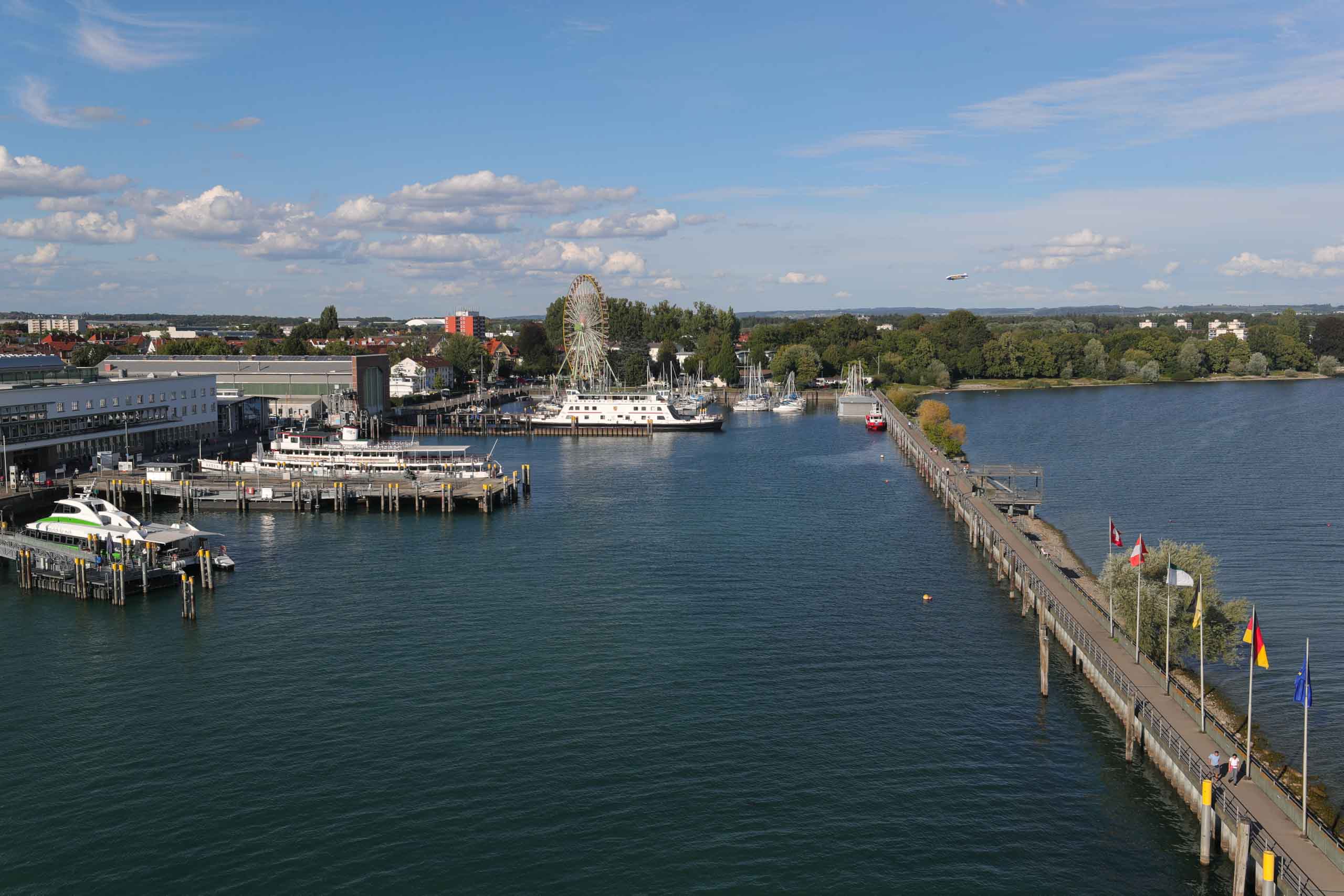 Zeppelin im Landeanflug