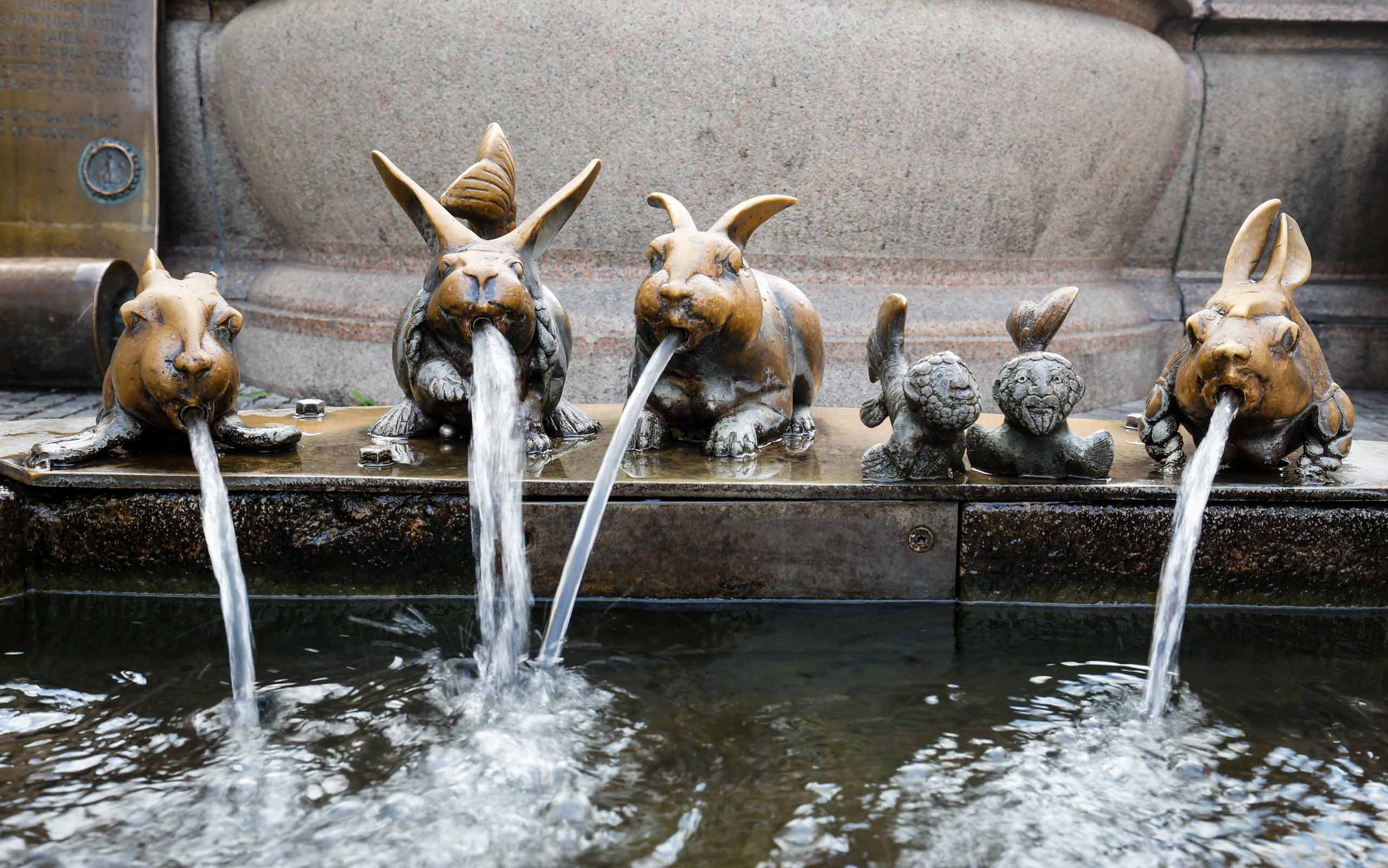 Brunnenfiguren auf dem Markt