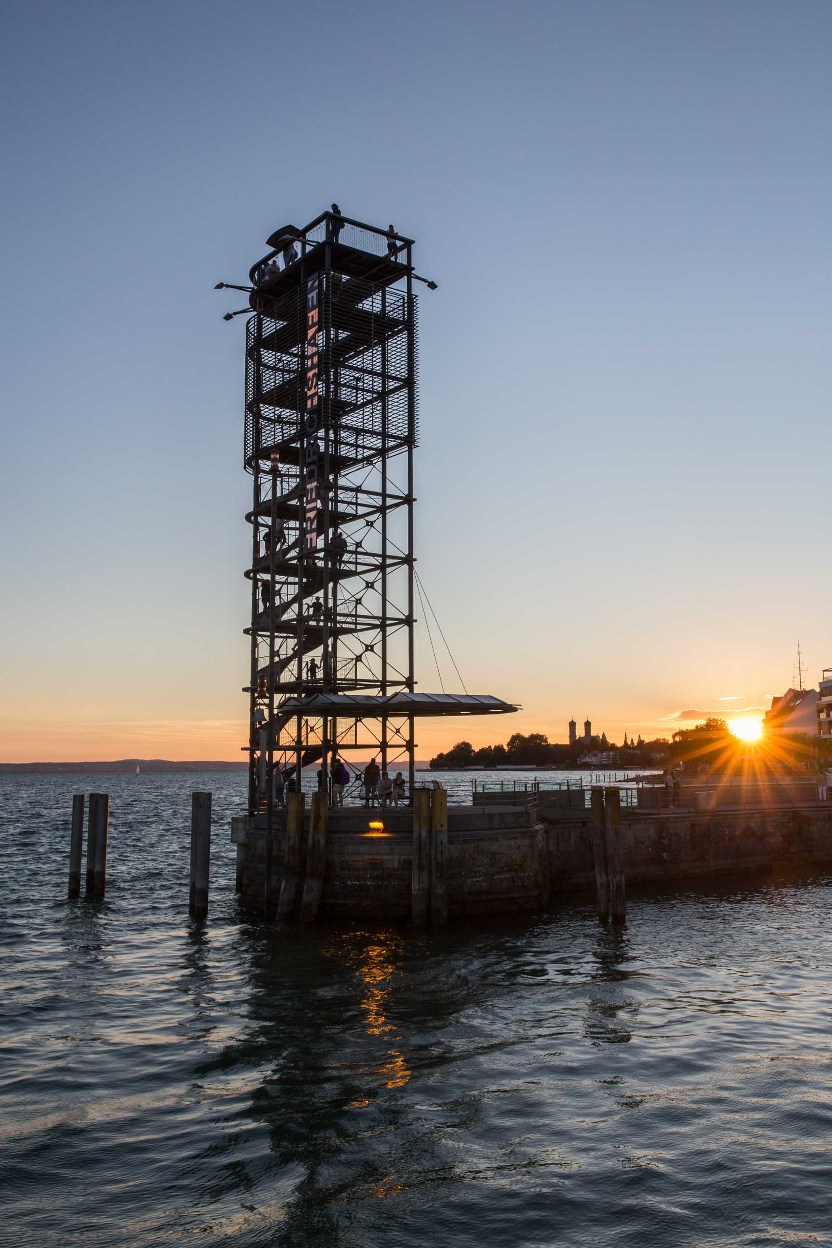So zeitig geht im August die Sonne unter (19:58).