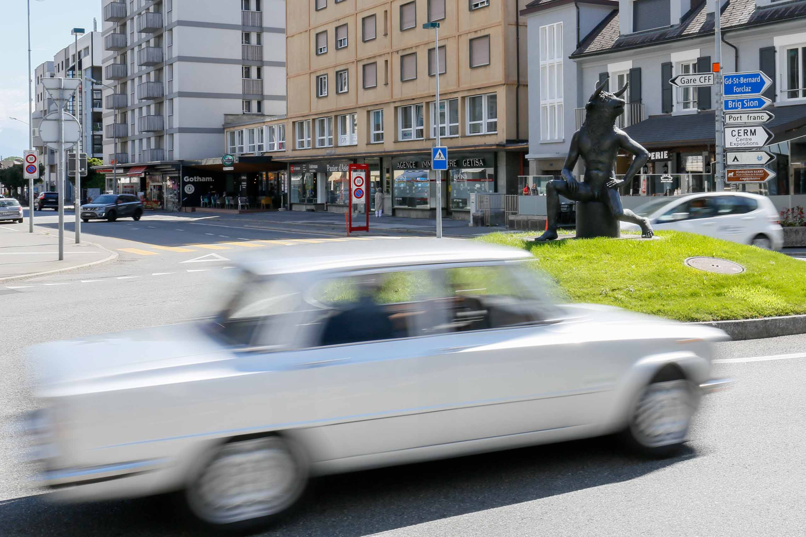 In jedem Kreisverkehr ein Kunstobjekt