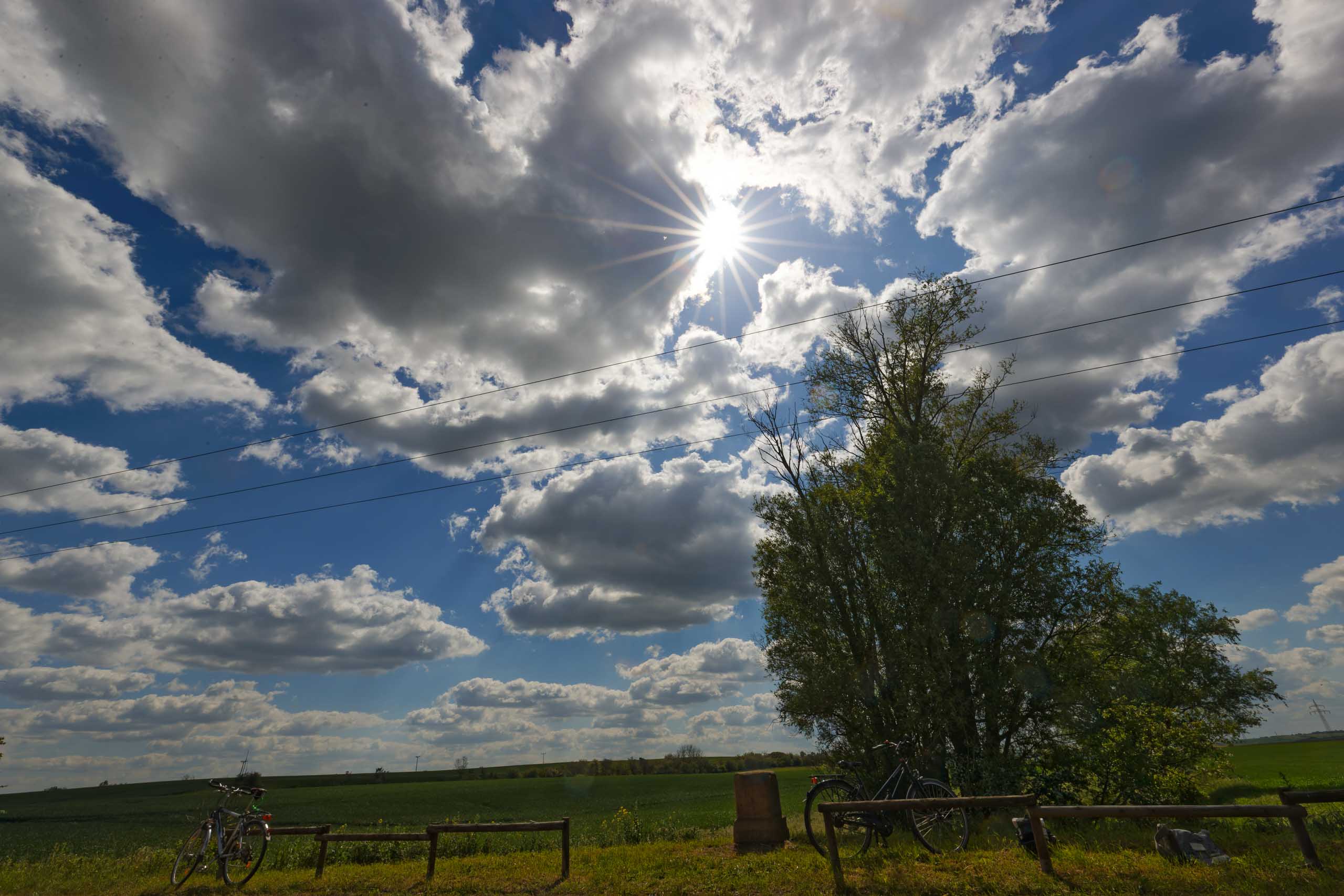 Dramatische Lichtstimmung über dem Blutstein