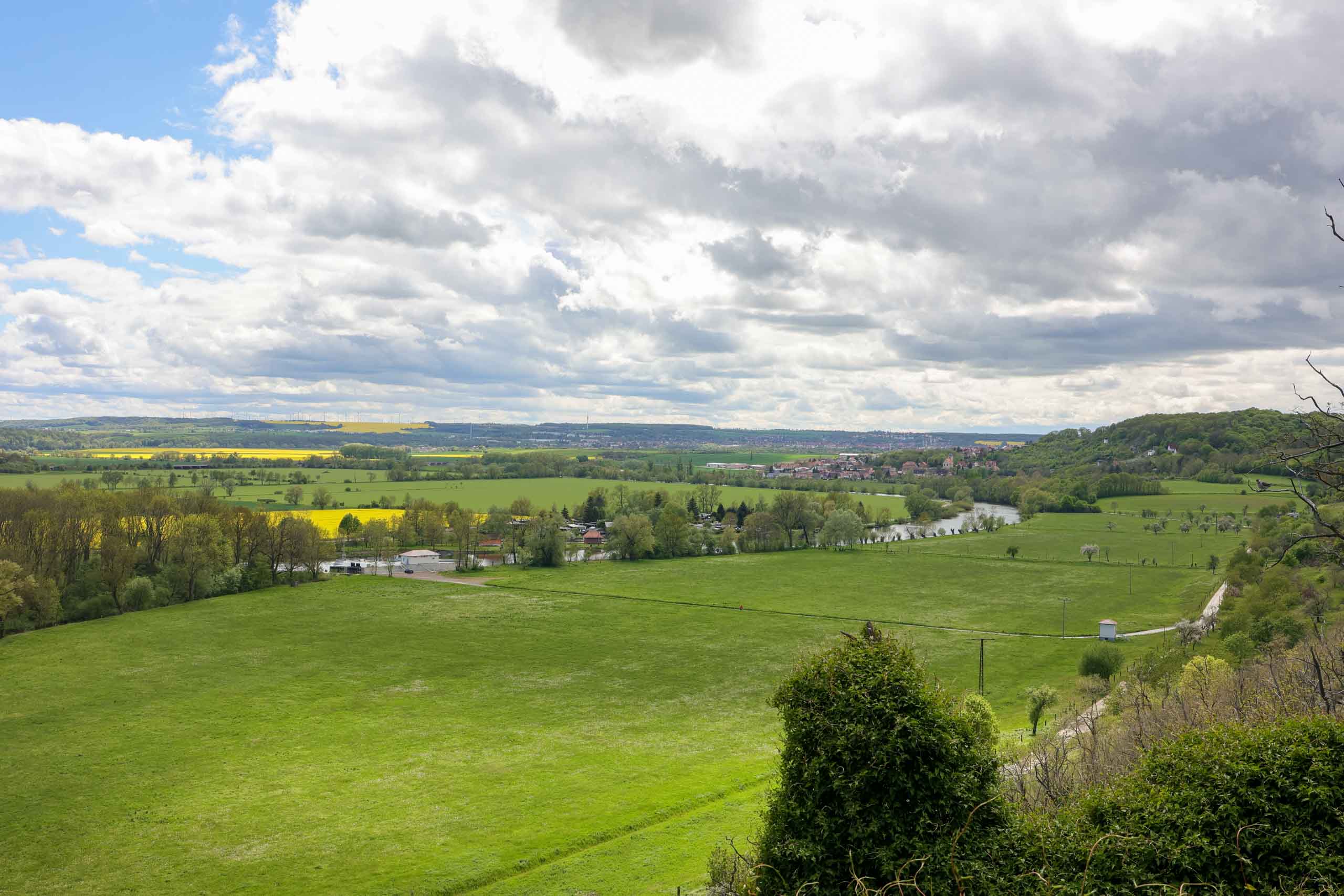 Im Hintergrund ist Eula mit Schloß Eula