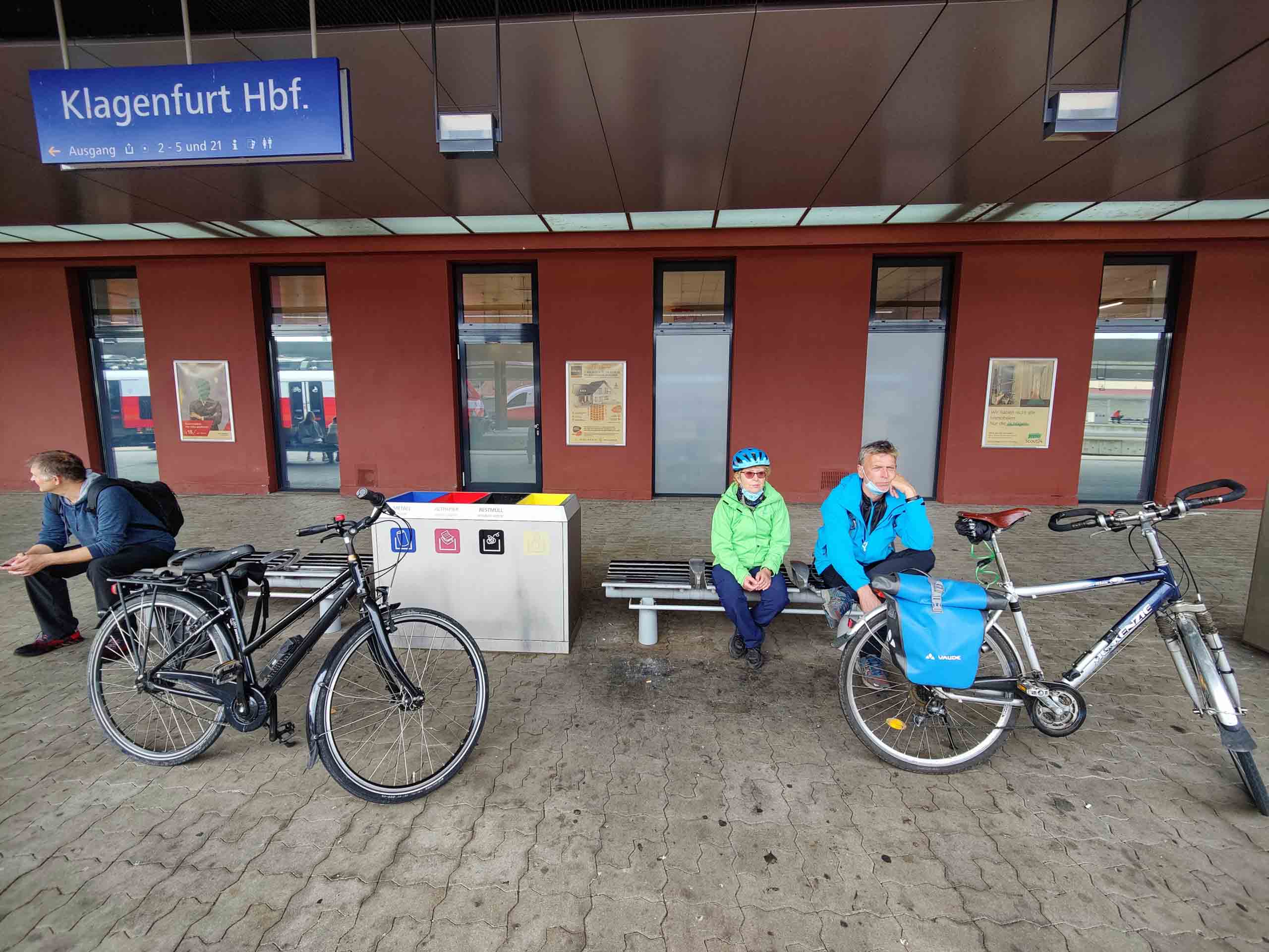 Warten auf die S-Bahn