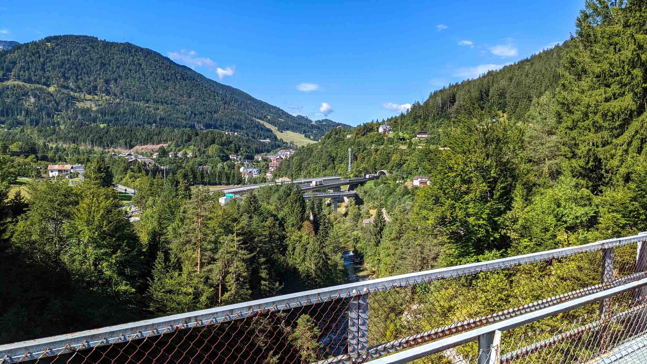 Gigantische Brücken und Aussichten