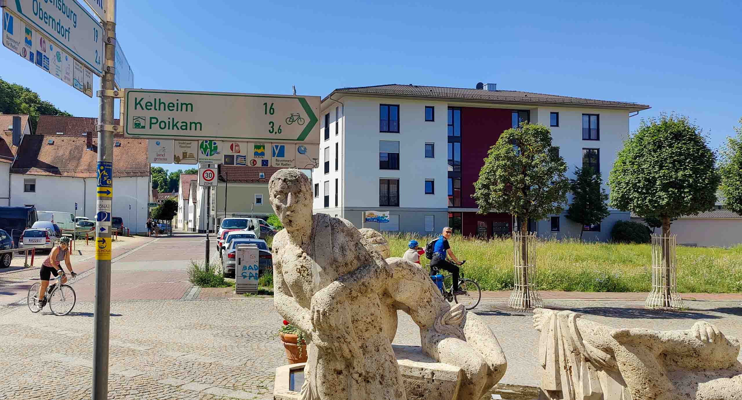 Noch eine gute Stunde bis zum Schiffsanleger Kelheim