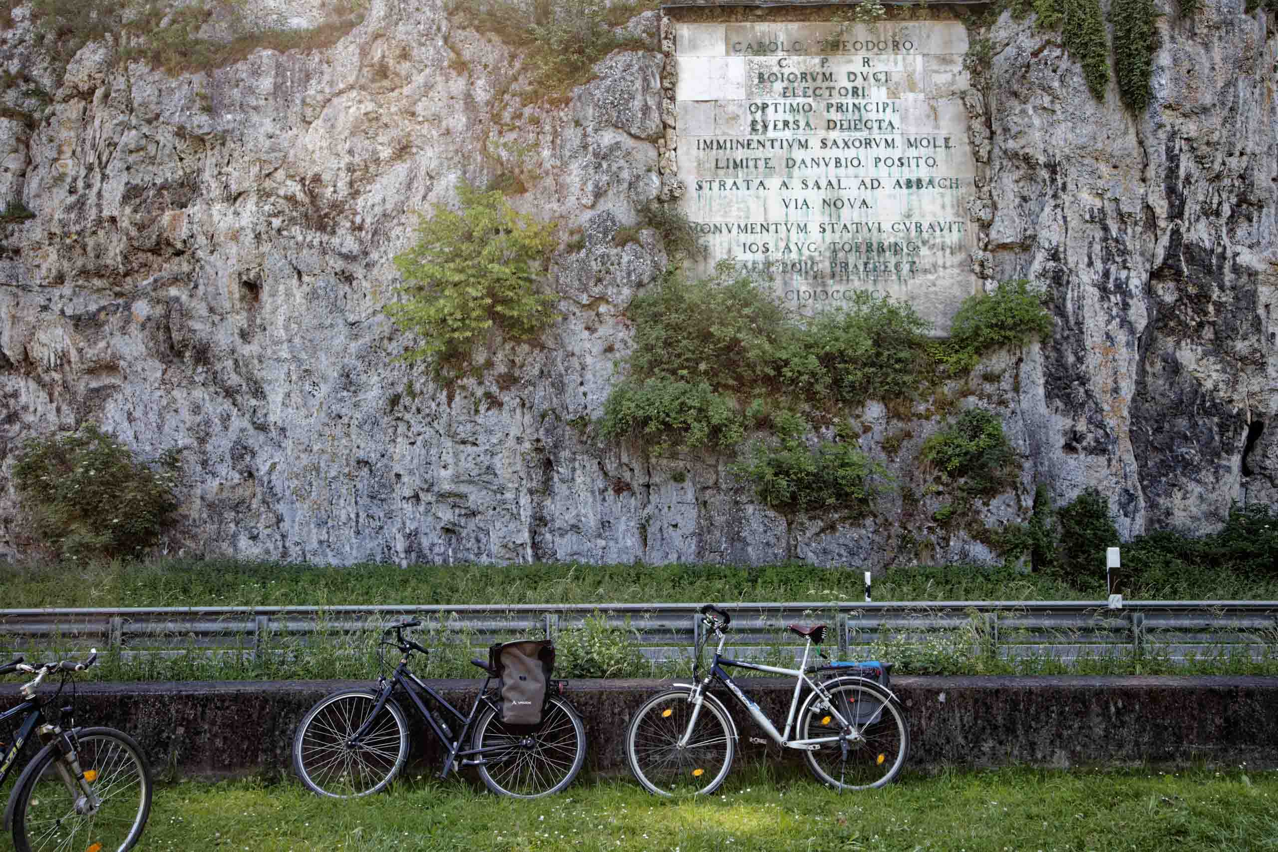 10m hohe Gedenktafel für Kurfürste Karl Theodor