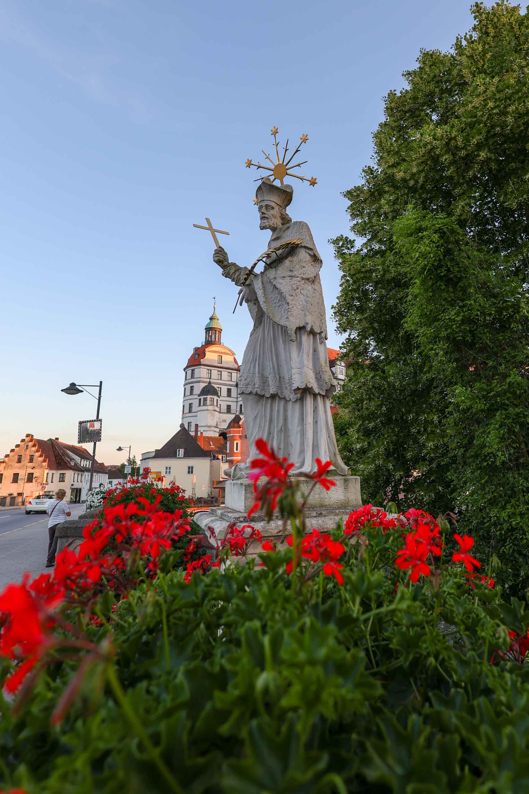 Der heilige Nepomuk wird uns noch öfter begegnen