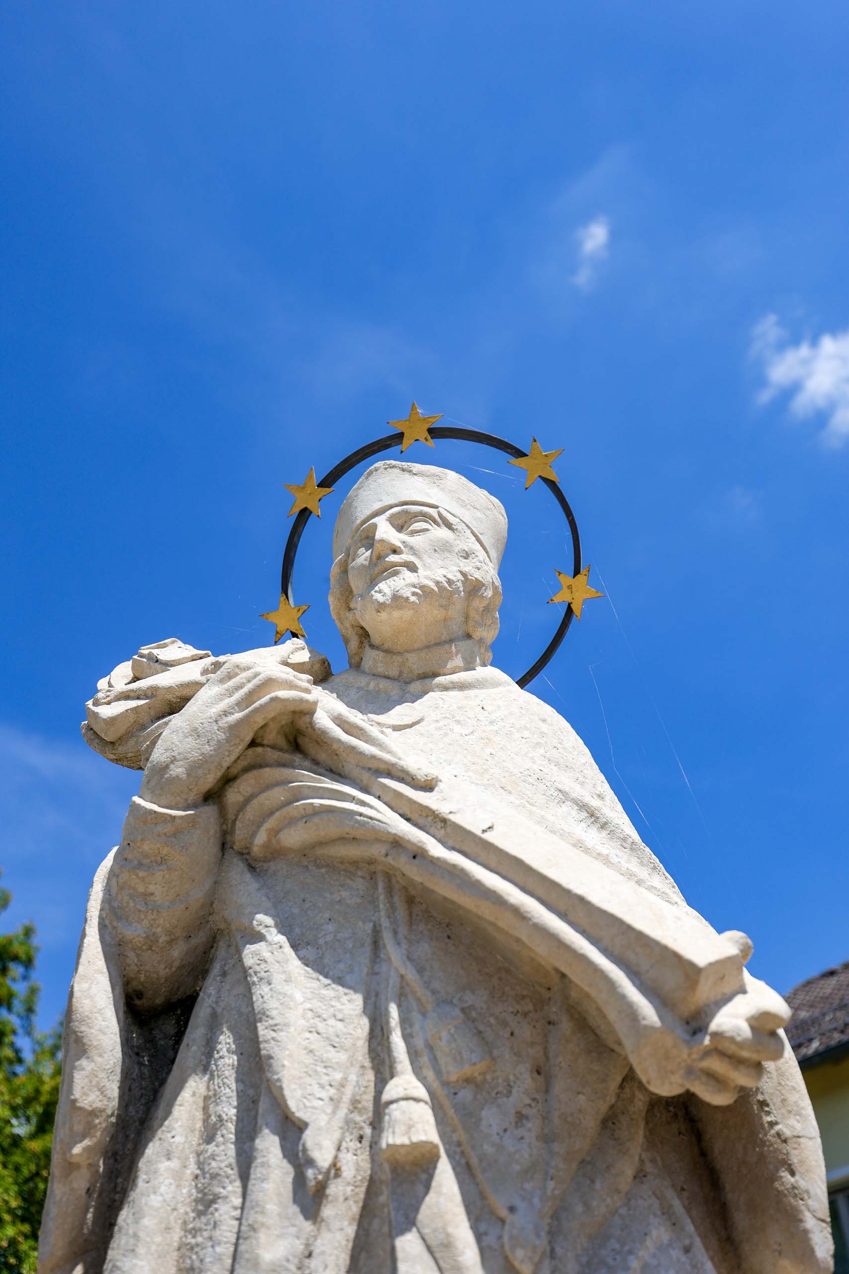 Nepomuk gilt als Brückenheiliger und Patron des Beichtgeheimnisses