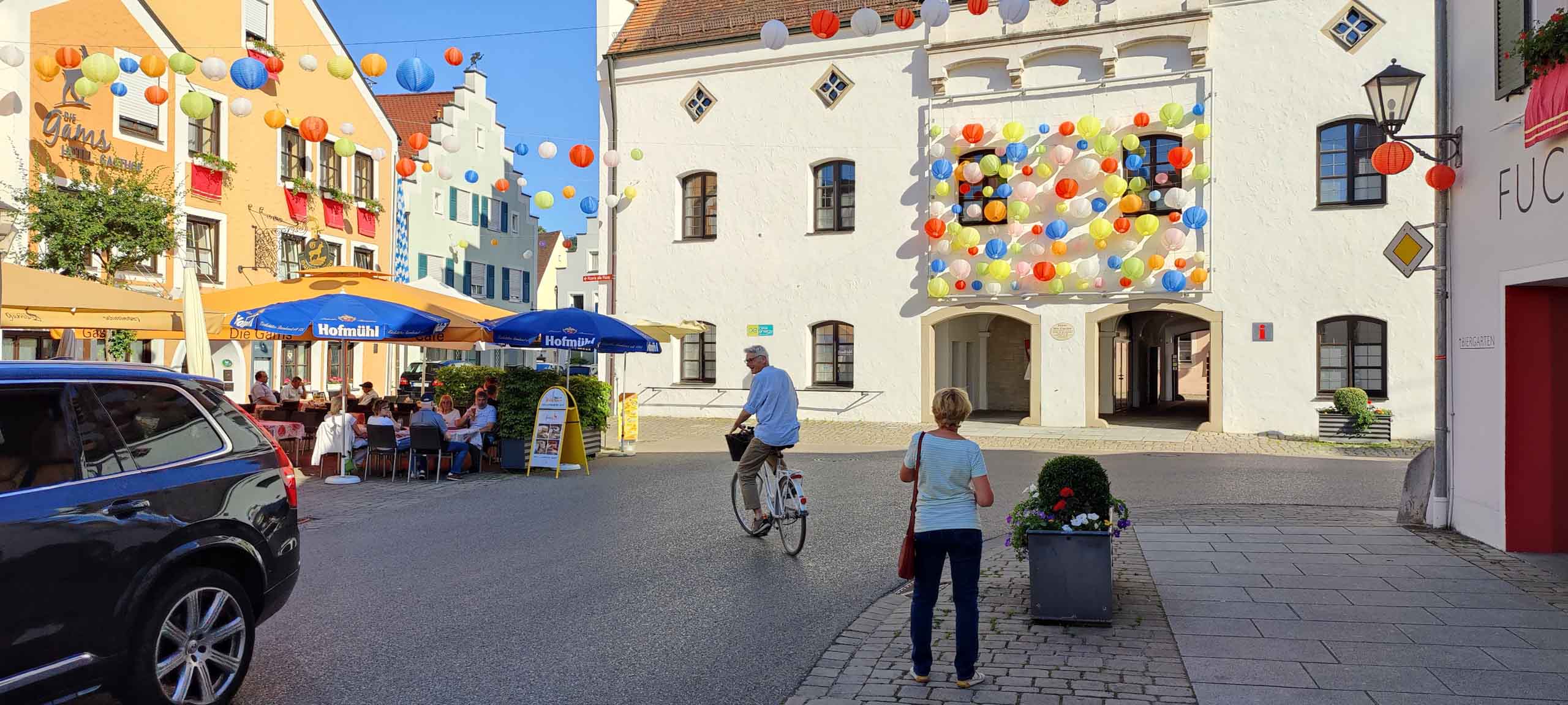 Der Ort ist nicht sehr groß und sehr schön gepflegt