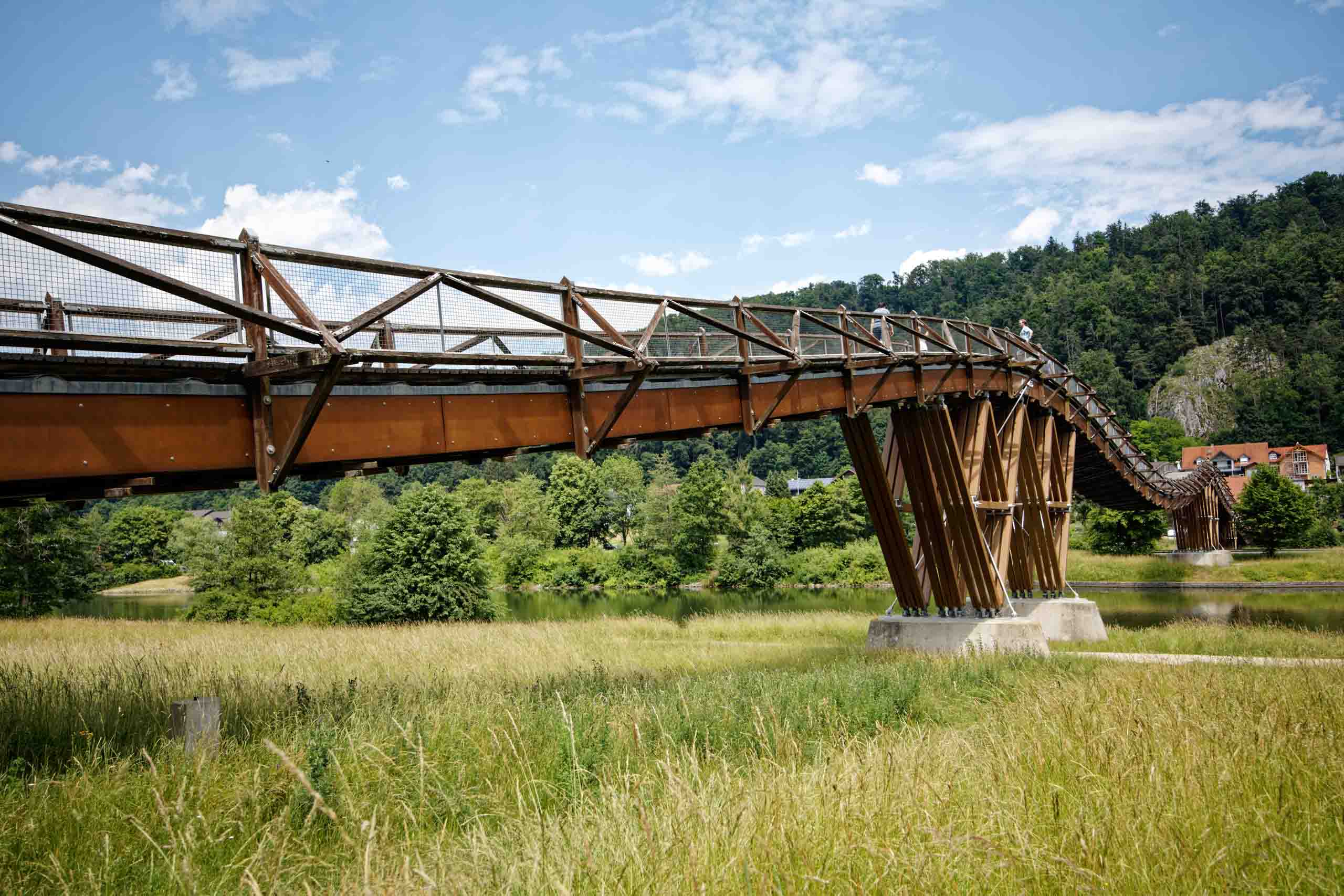 Wegen ihrer geschwungenen Form wird sie Tatzelwurm genannt