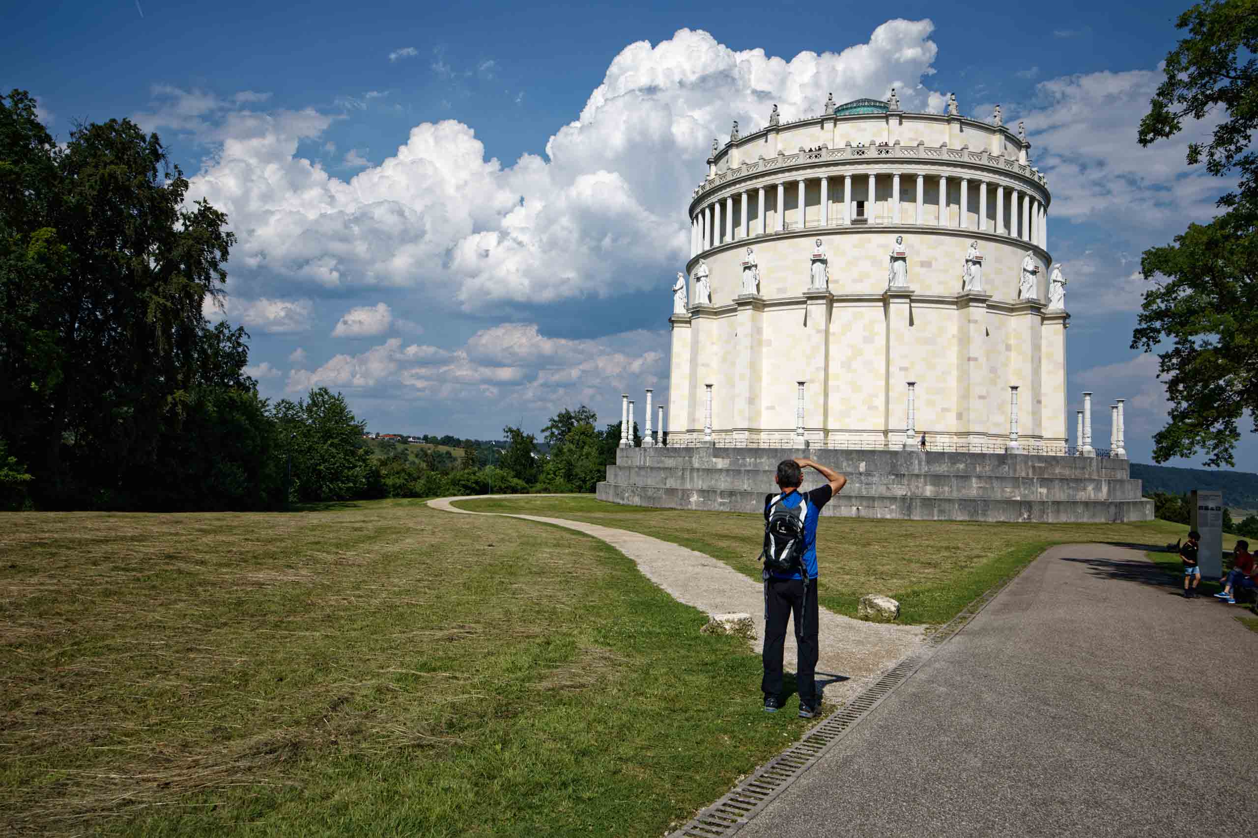 1842 wurde Ludwigs Walhalla bei Regensburg an der Donau eingeweiht.