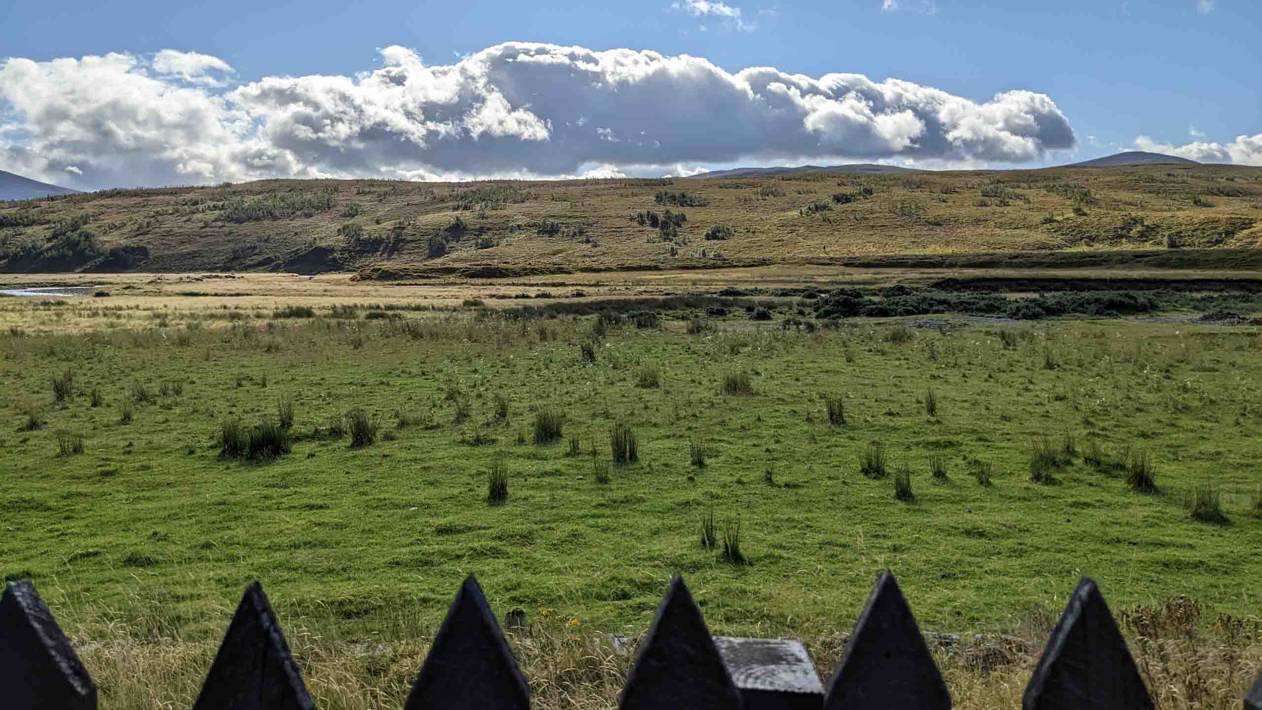 Achnasheen (schottisch-gälisch Achadh na Sìne: Feld der Stürme)