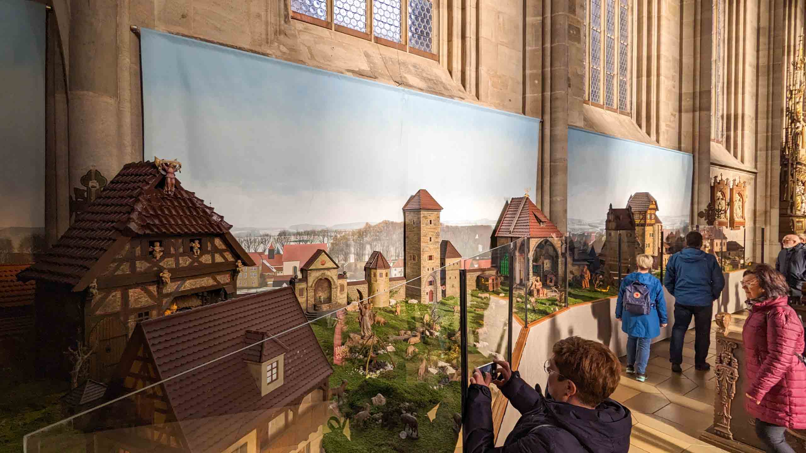 Mit 60 m² zählt sie zu den größeren Weihnachtskrippen