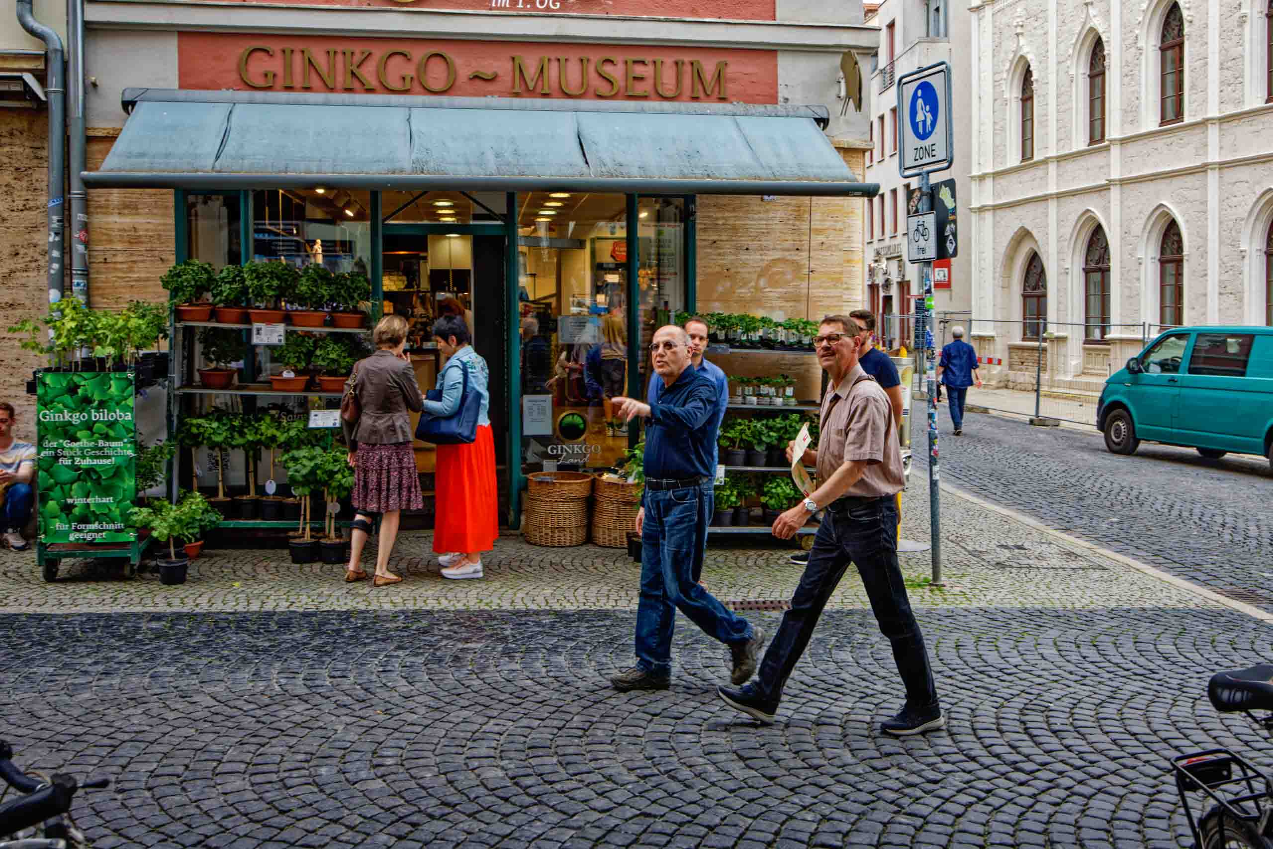 Gregor Gysi beim Stadtrundgang durch Weimar