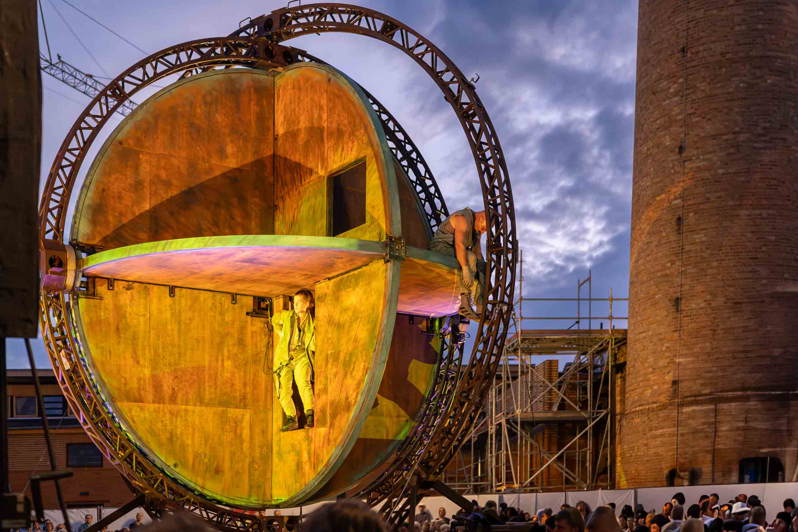 Theater Titanick Upside Down