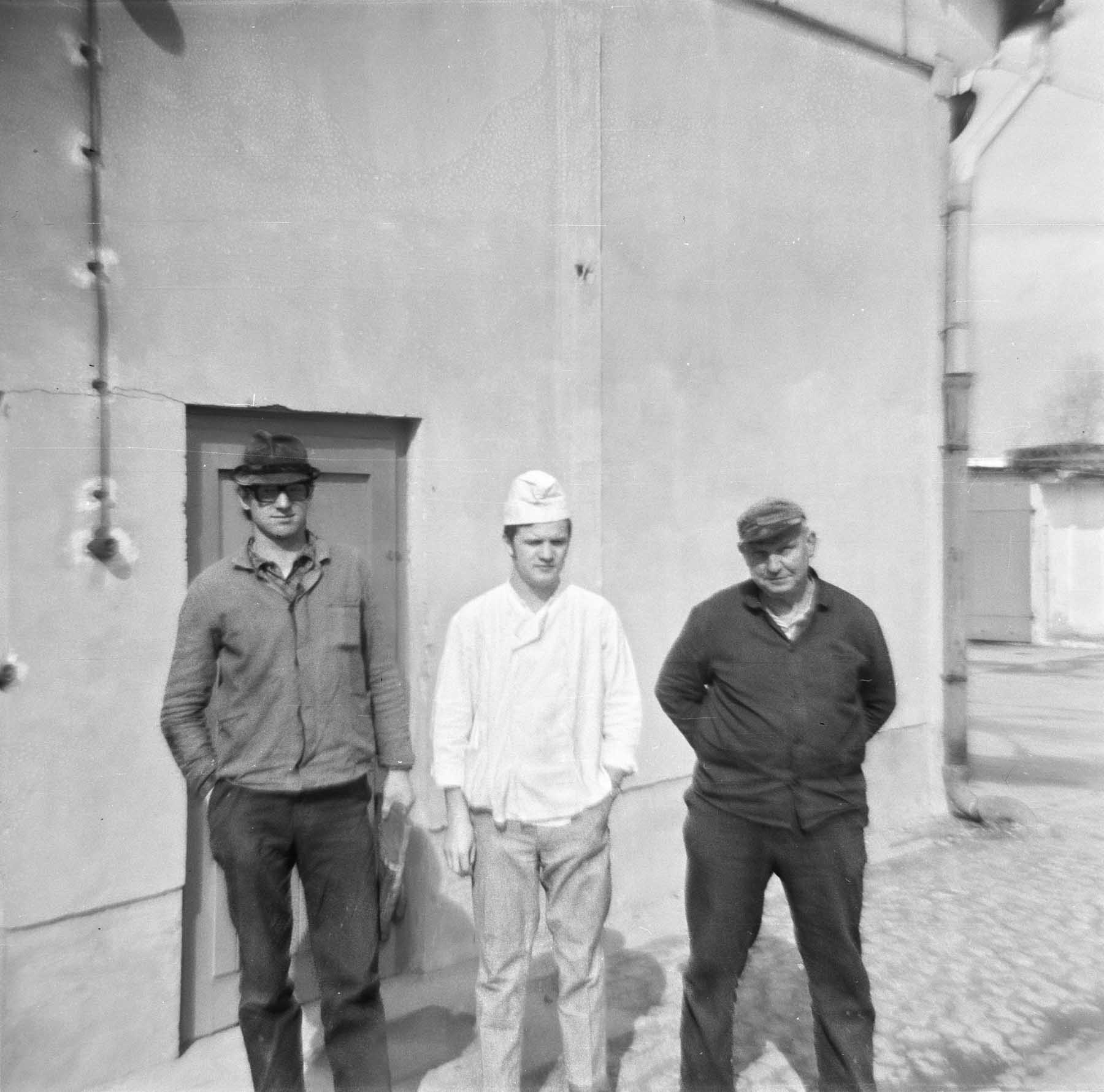 Christof mit beiden Zivilangestellten